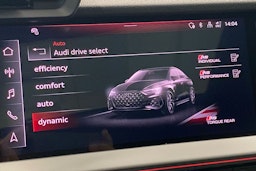 valkoinen Audi RS3 2022 kuva 17.