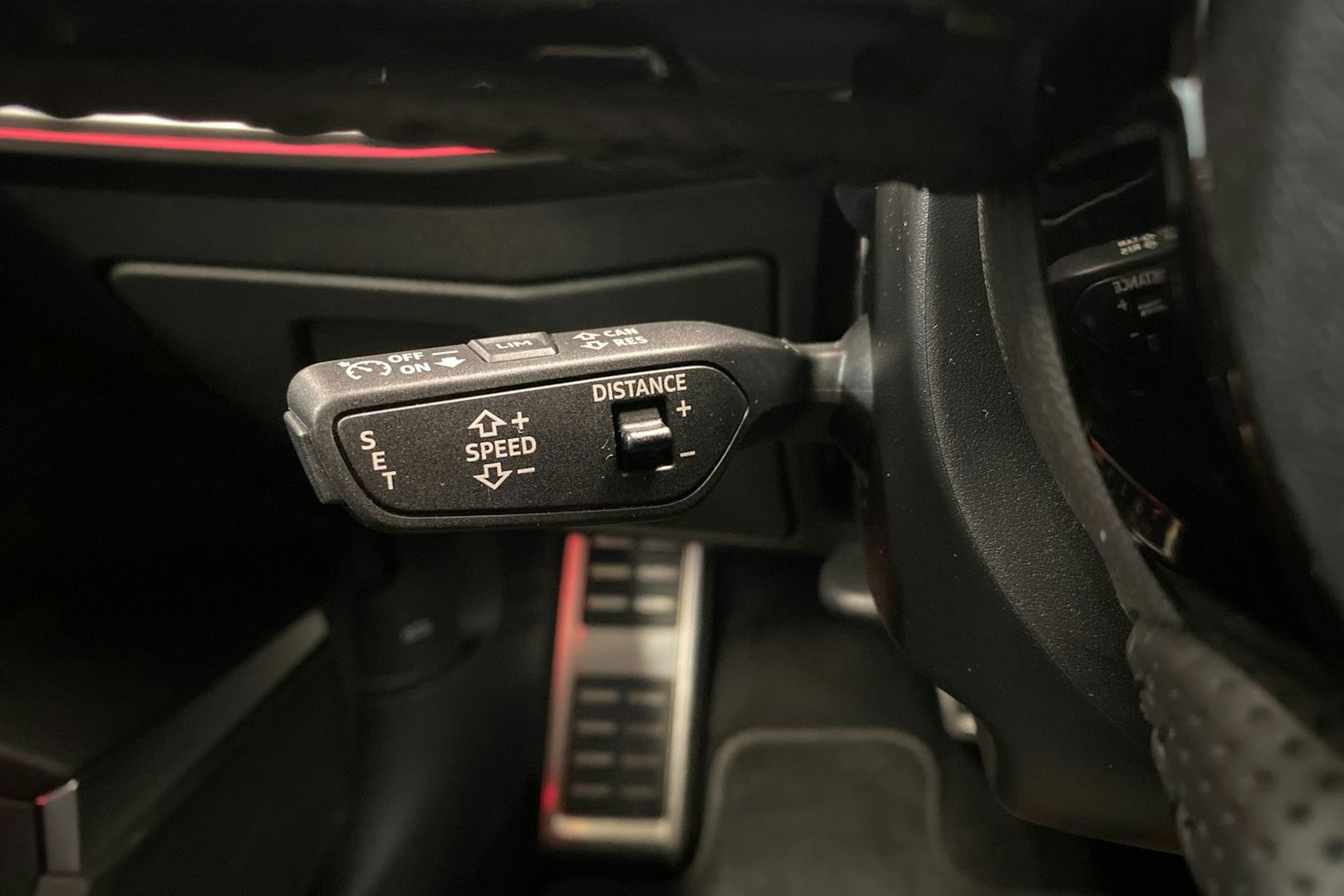 valkoinen Audi RS3 2022 kuva 21.