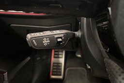 valkoinen Audi RS3 2022 kuva 21.