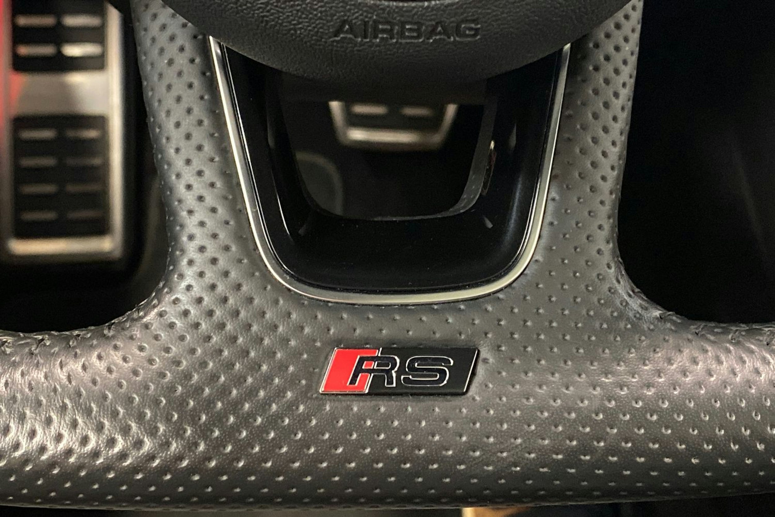 valkoinen Audi RS3 2022 kuva 24.
