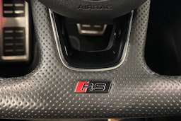 valkoinen Audi RS3 2022 kuva 24.