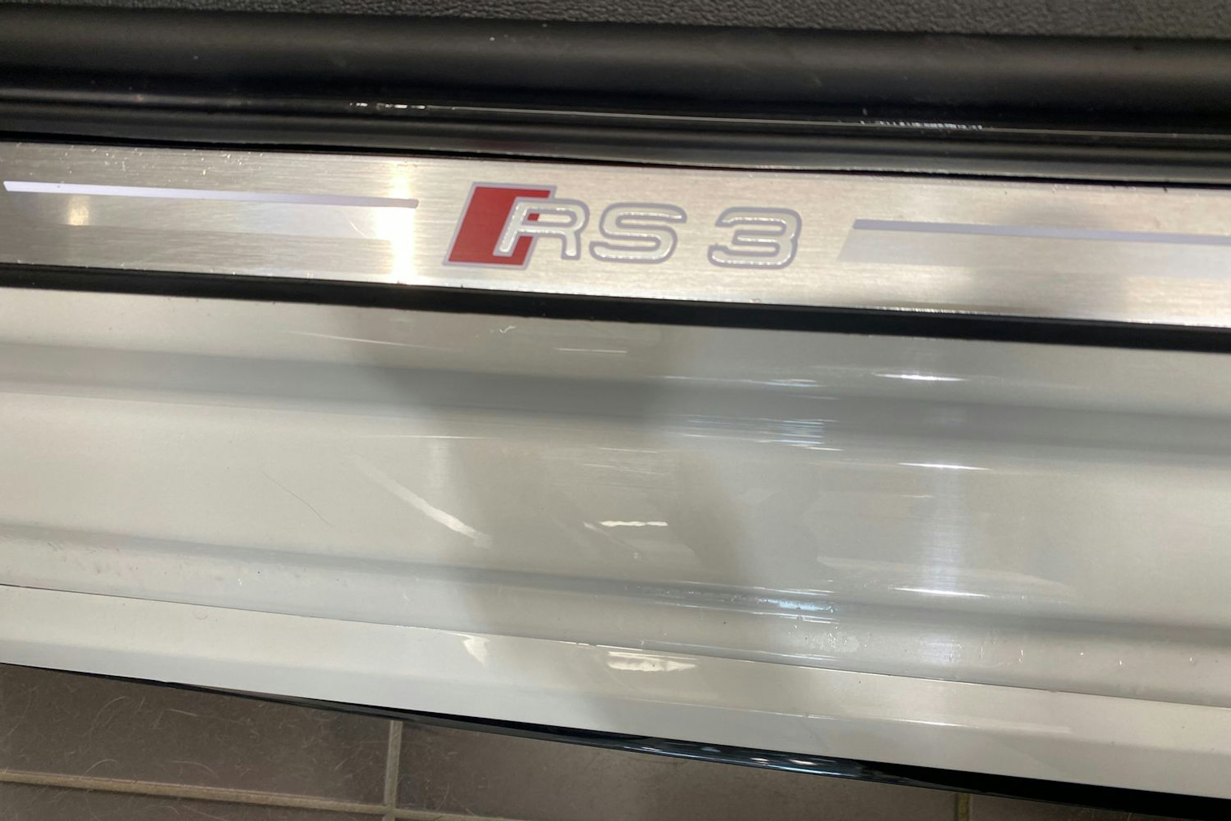 valkoinen Audi RS3 2022 kuva 29.