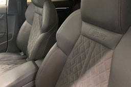 valkoinen Audi RS3 2022 kuva 33.