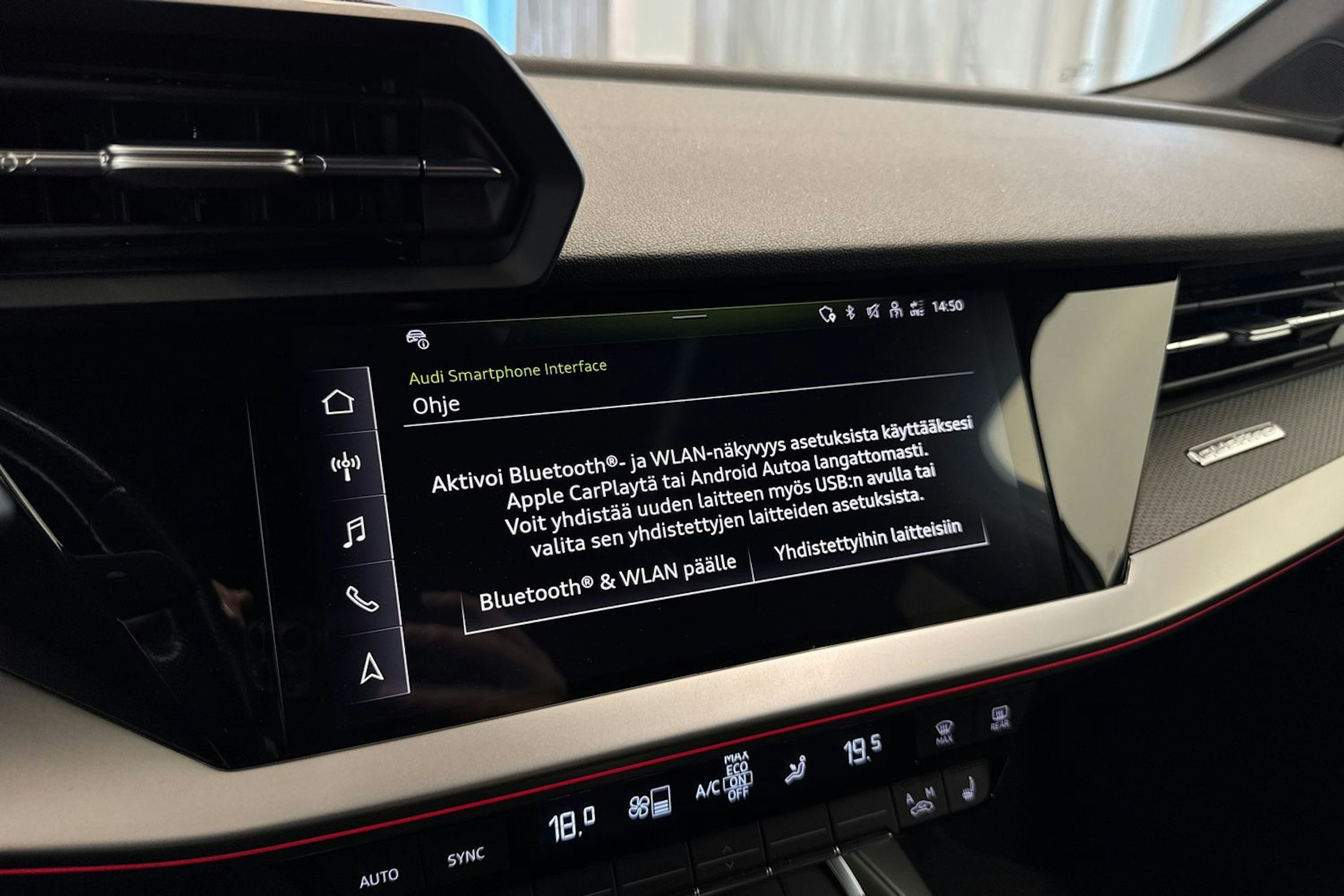 valkoinen Audi RS3 2022 kuva 39.