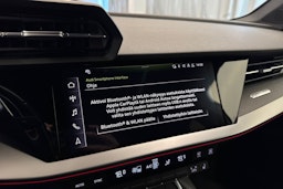 valkoinen Audi RS3 2022 kuva 39.