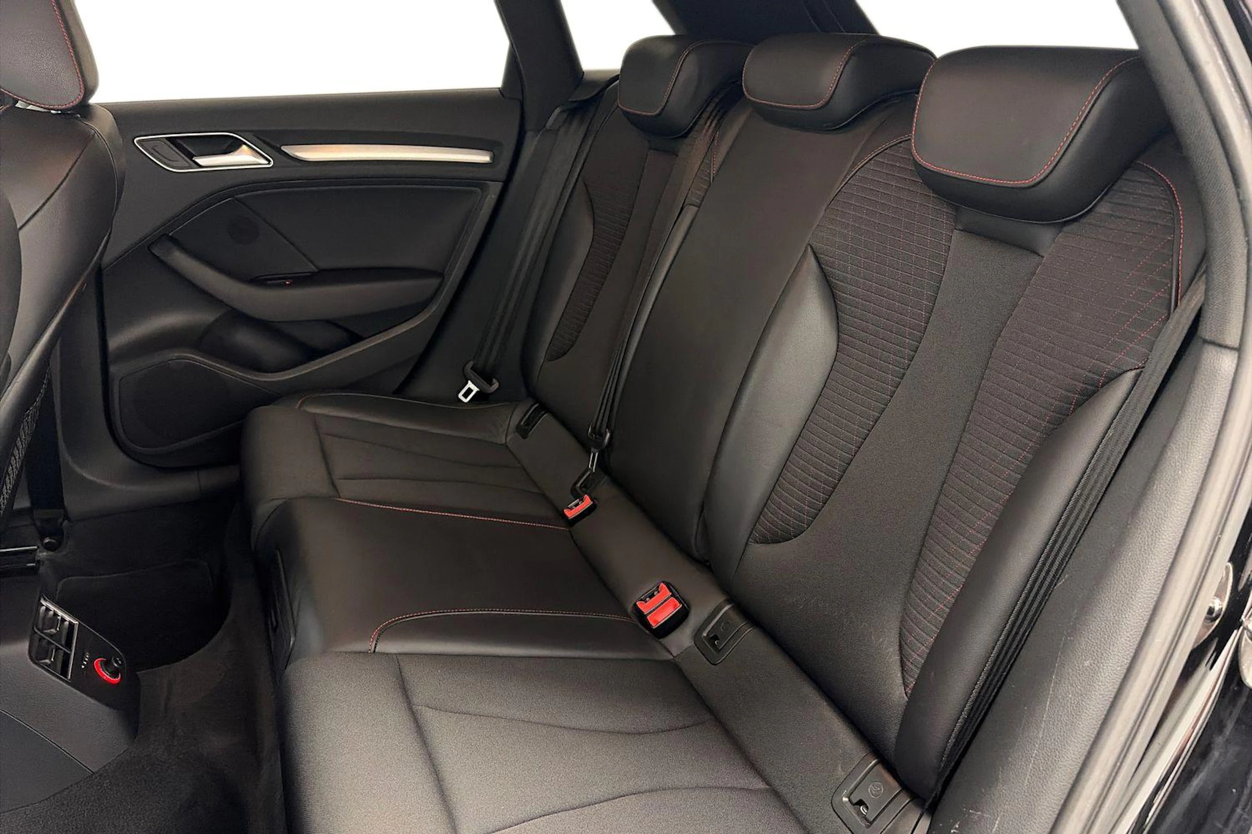 Musta Audi S3 2014 kuva 11.