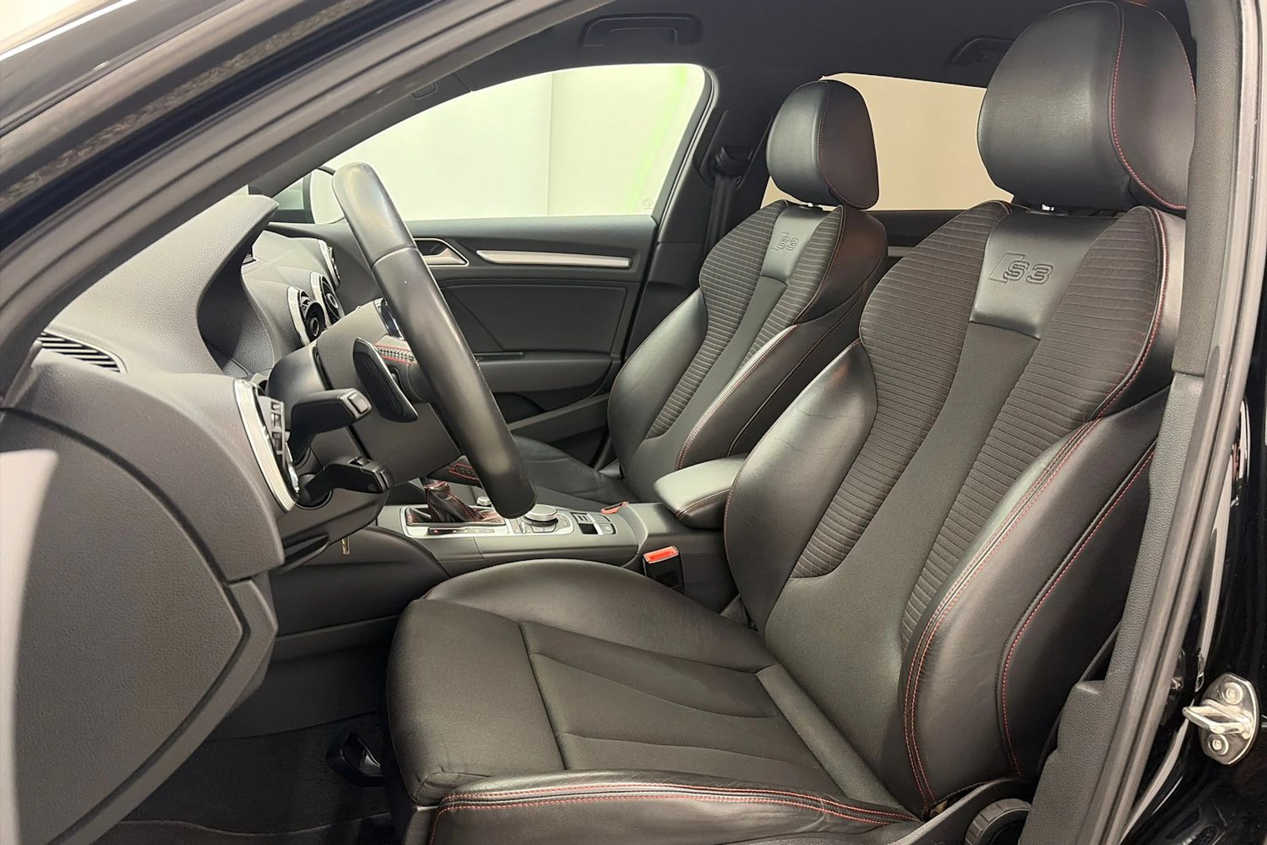 Musta Audi S3 2014 kuva 16.