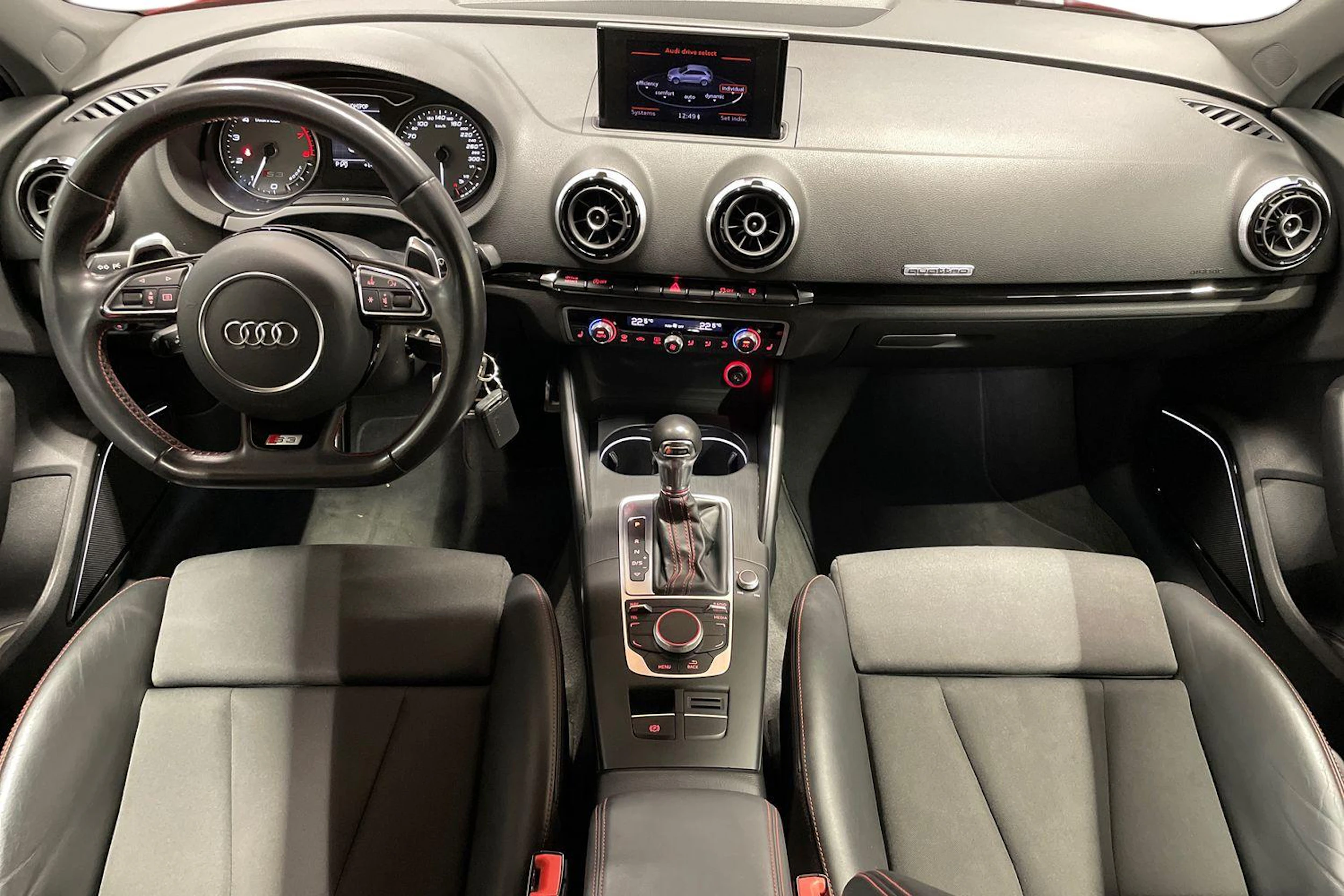 Punainen Audi S3 2014 kuva 7.