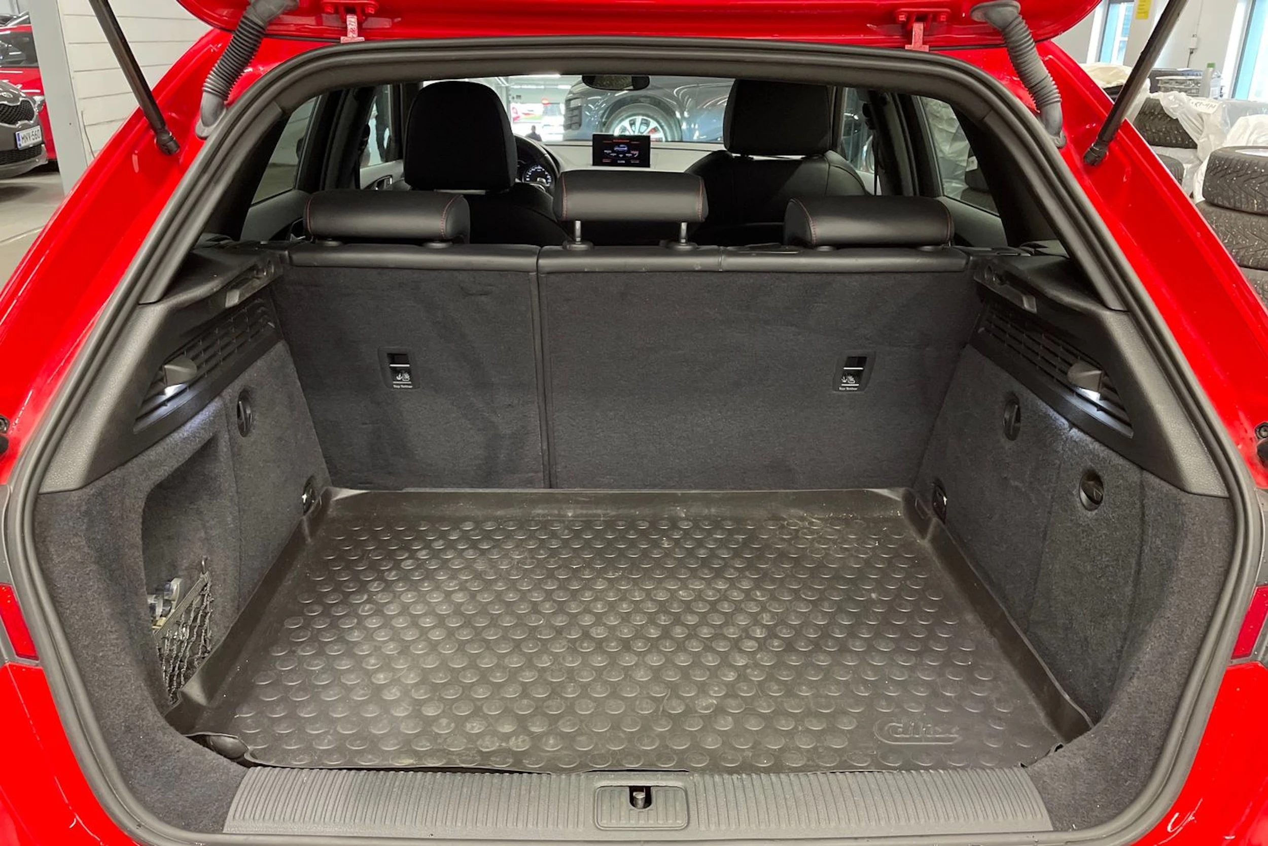 Punainen Audi S3 2014 kuva 12.