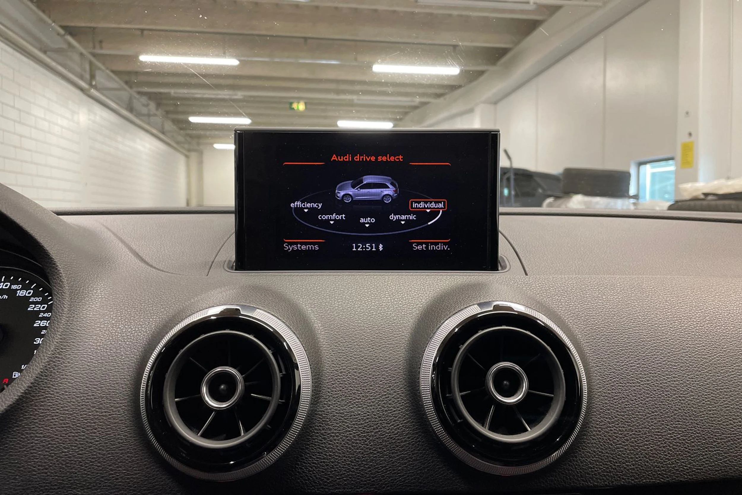 Punainen Audi S3 2014 kuva 16.