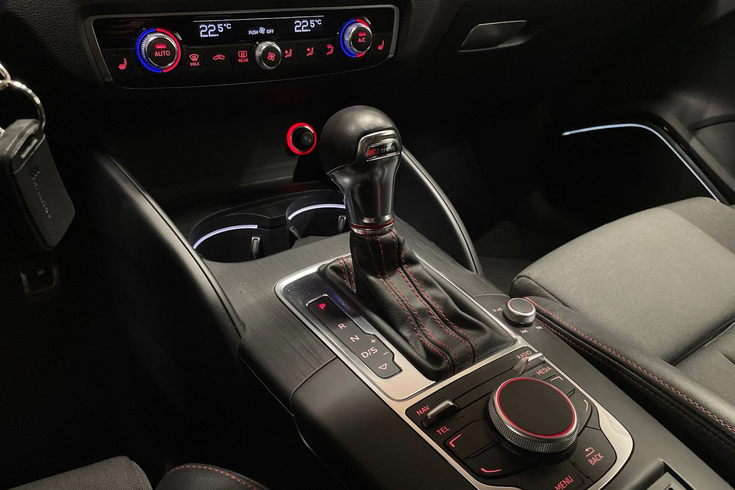 Punainen Audi S3 2014 kuva 17.