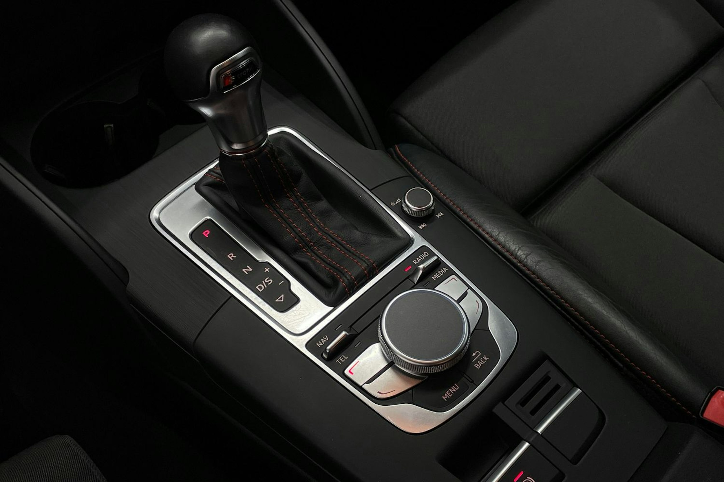 Punainen Audi S3 2015 kuva 19.