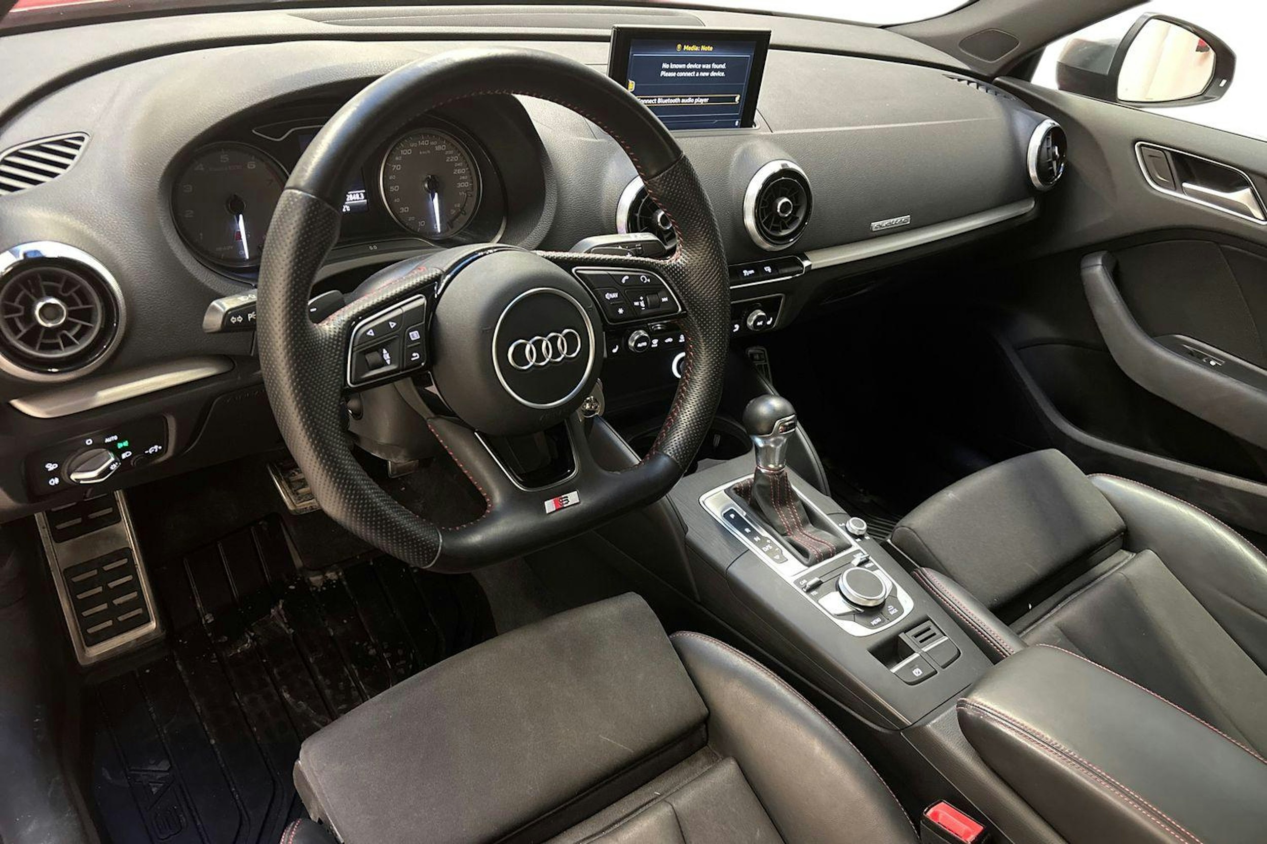 punainen Audi S3 2017 kuva 8.