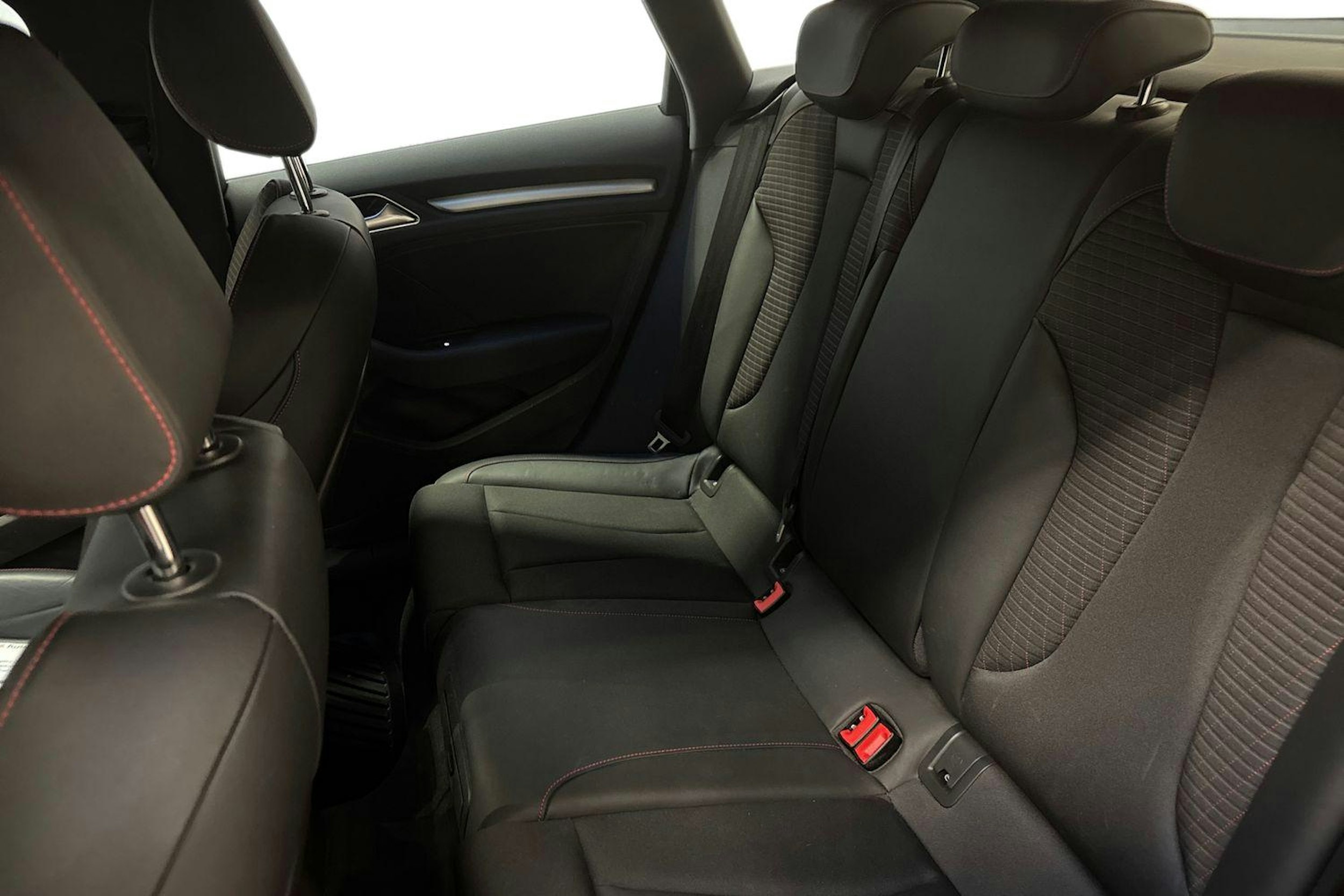 punainen Audi S3 2017 kuva 11.