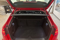 punainen Audi S3 2017 kuva 15.