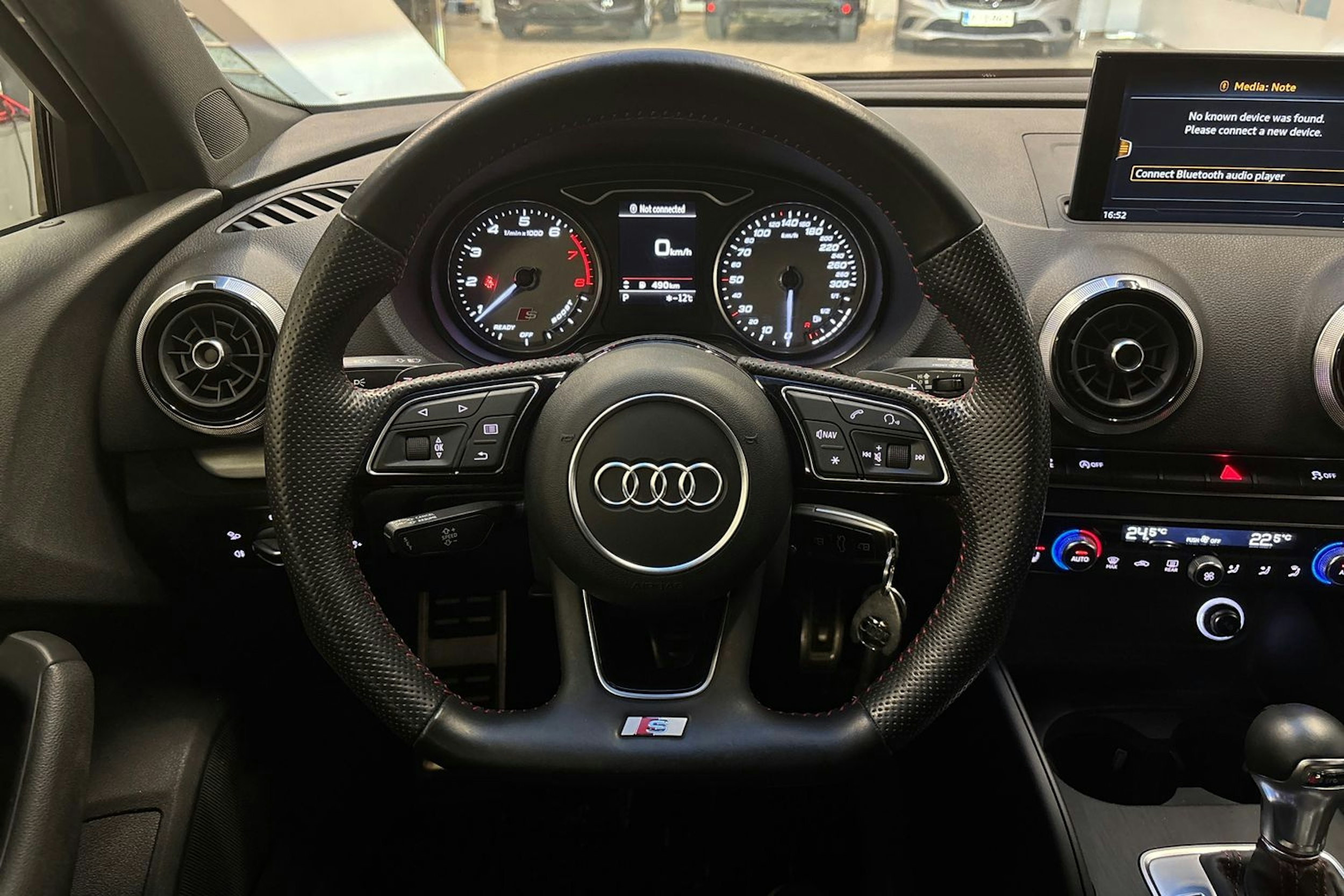 punainen Audi S3 2017 kuva 18.