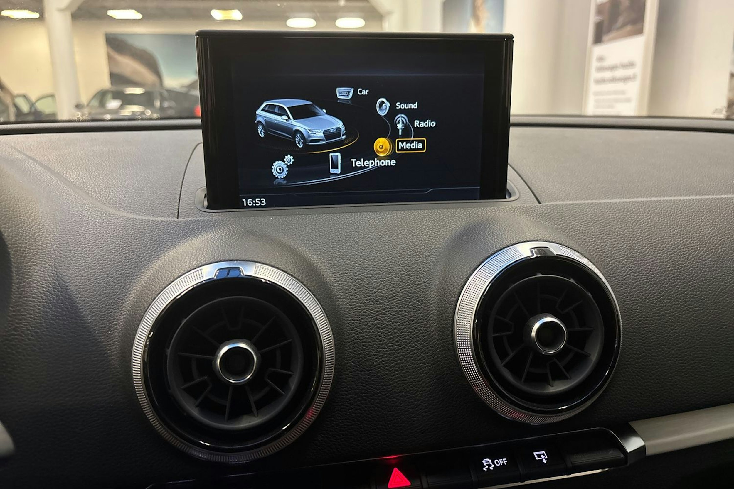 punainen Audi S3 2017 kuva 20.