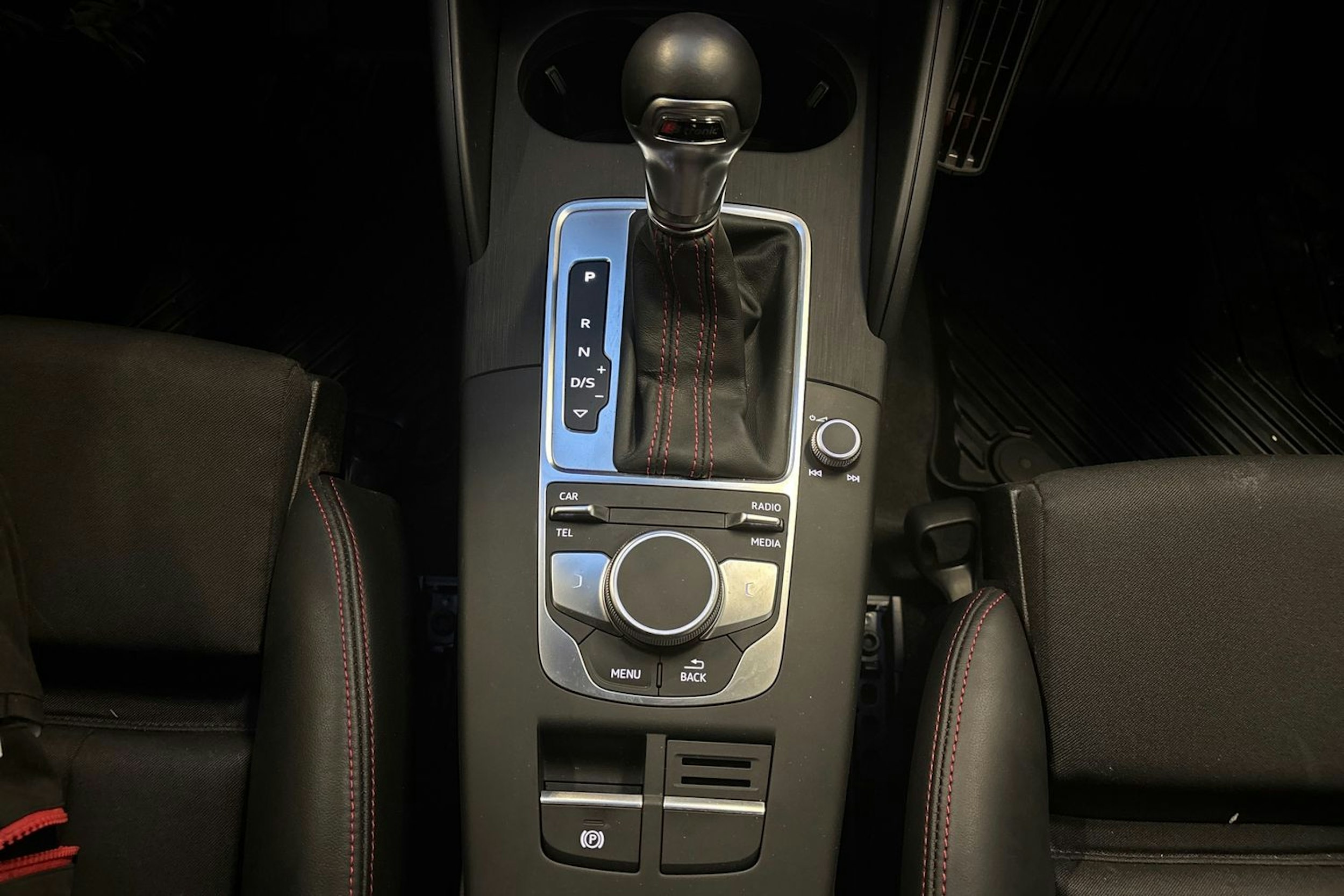 punainen Audi S3 2017 kuva 22.