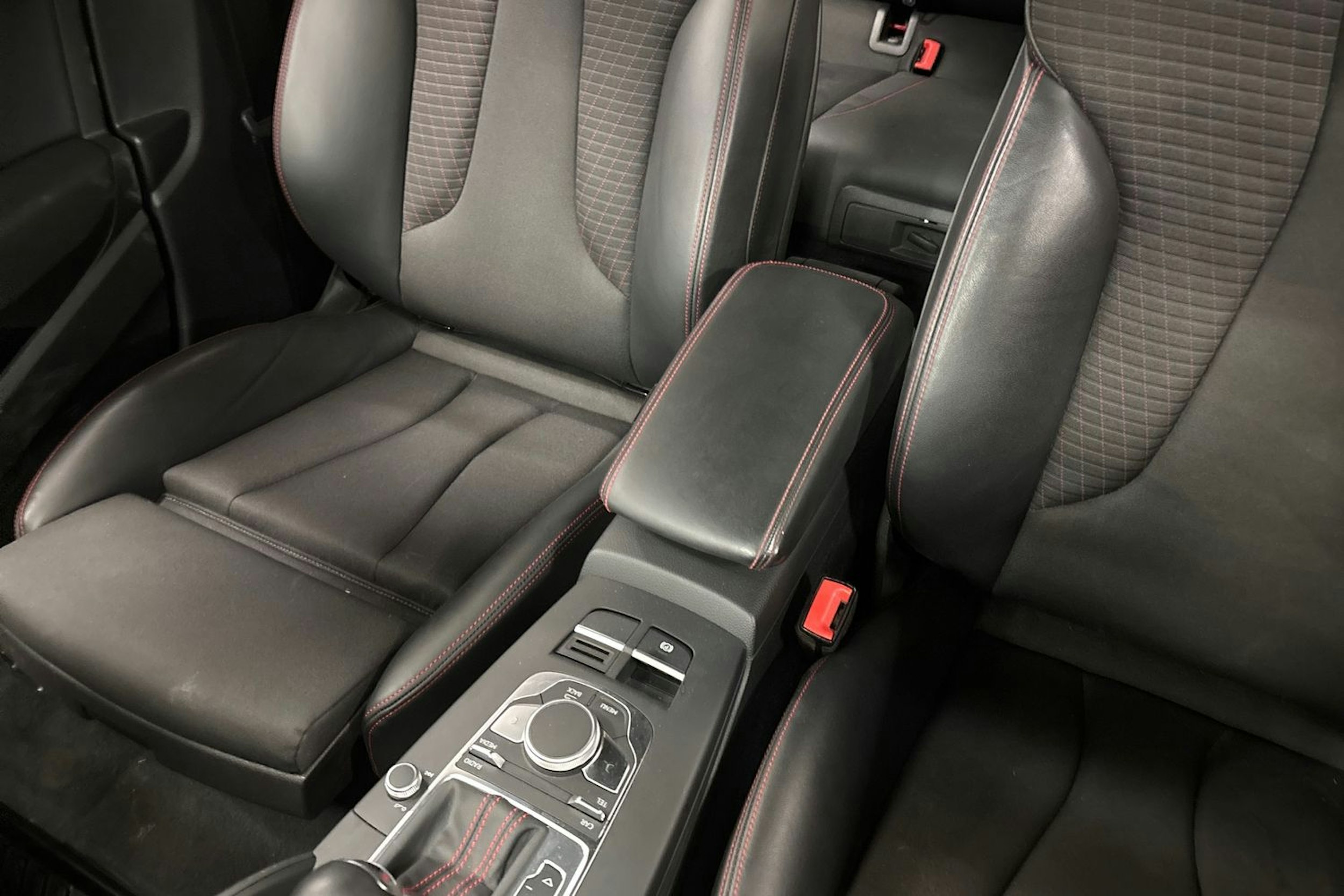 punainen Audi S3 2017 kuva 23.