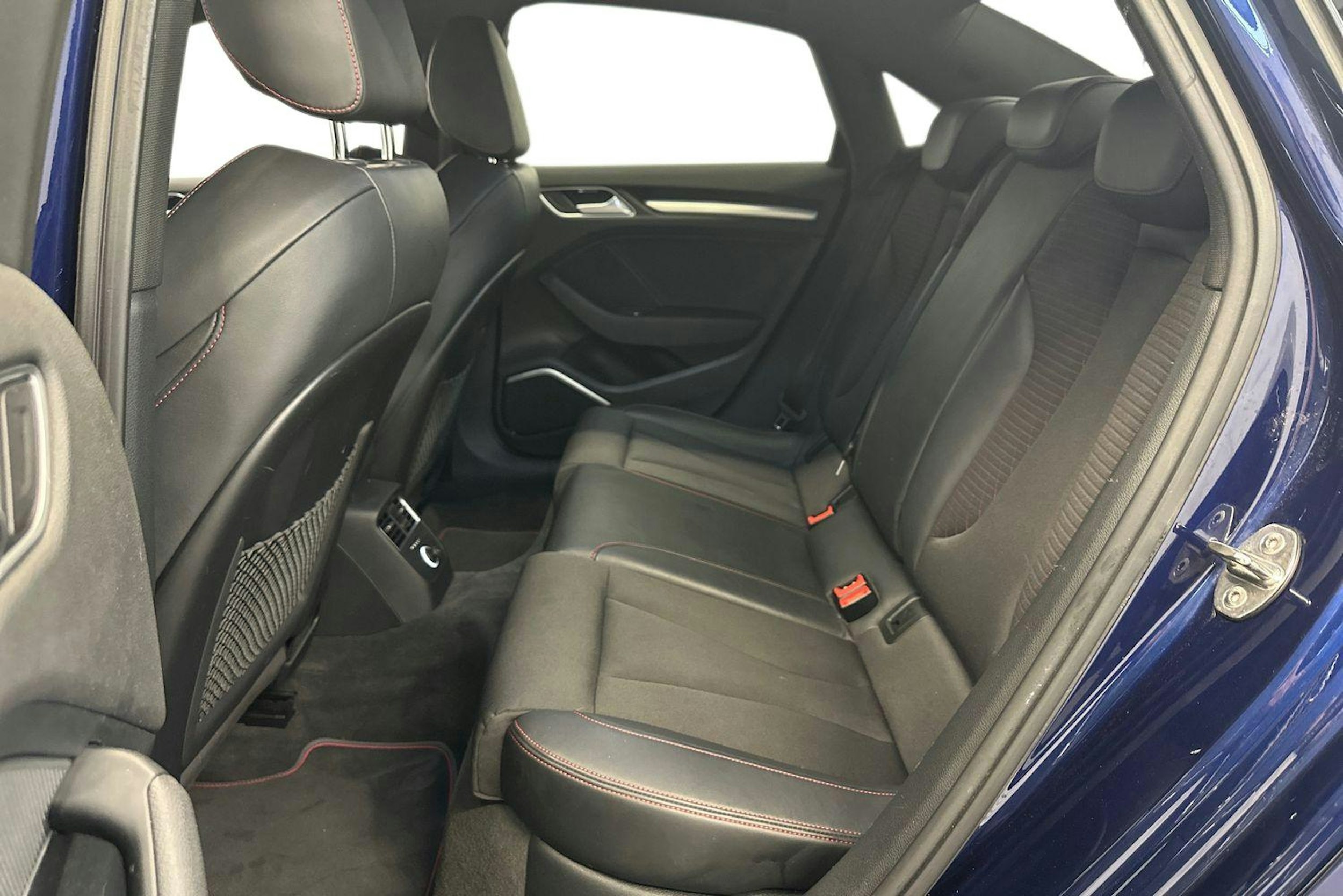 sininen Audi S3 2017 kuva 10.