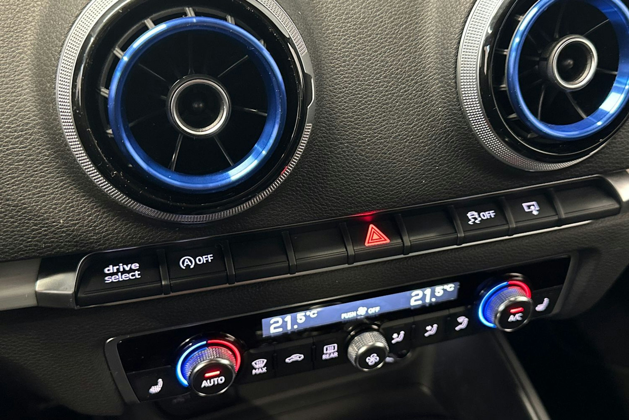 sininen Audi S3 2017 kuva 24.