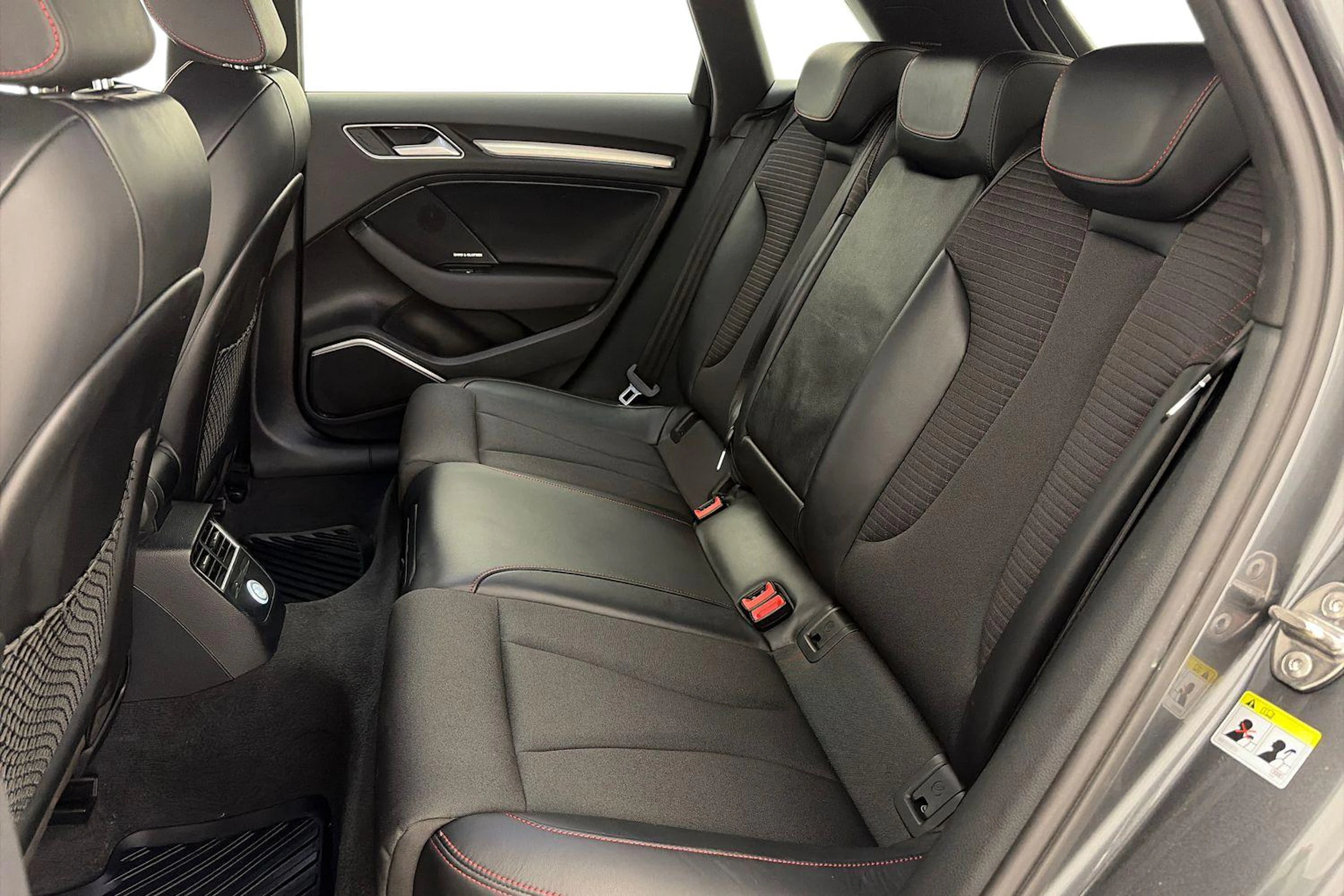harmaa Audi S3 2018 kuva 8.