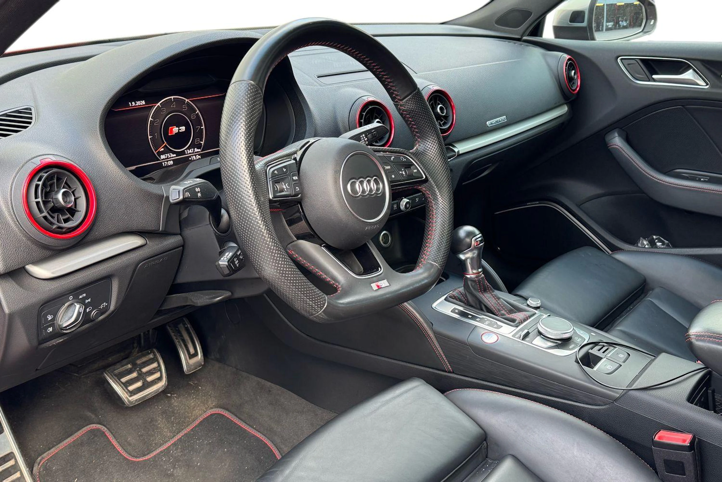 punainen Audi S3 2018 kuva 3.