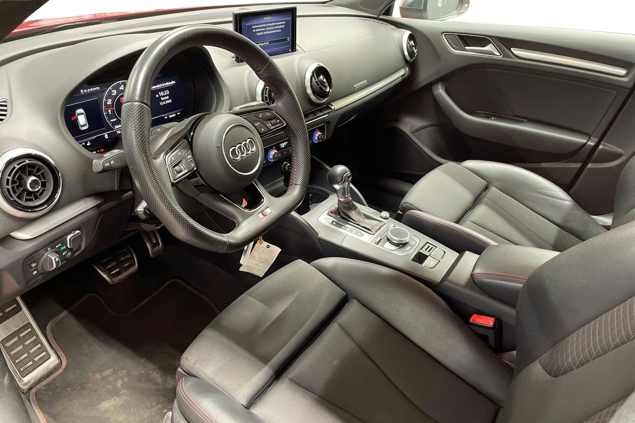 Punainen Audi S3 2019 kuva 7.