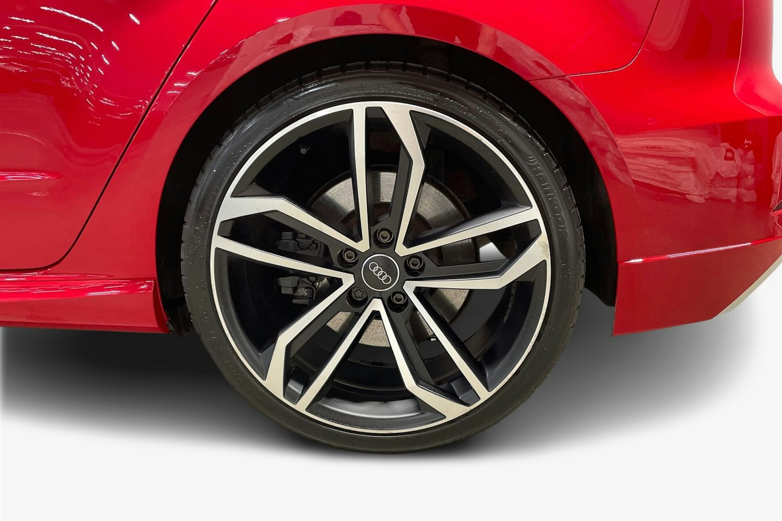 Punainen Audi S3 2019 kuva 11.