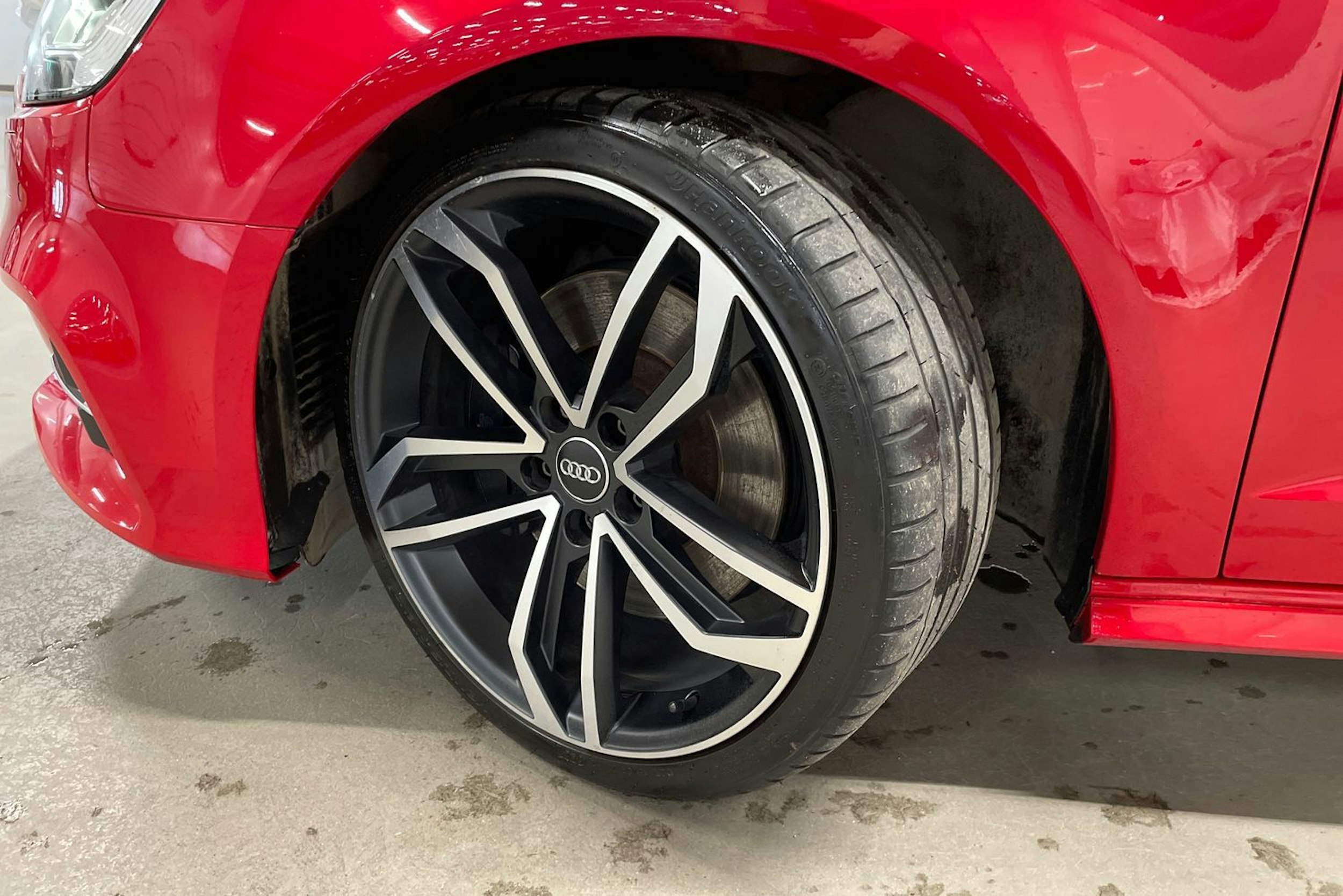 Punainen Audi S3 2019 kuva 13.