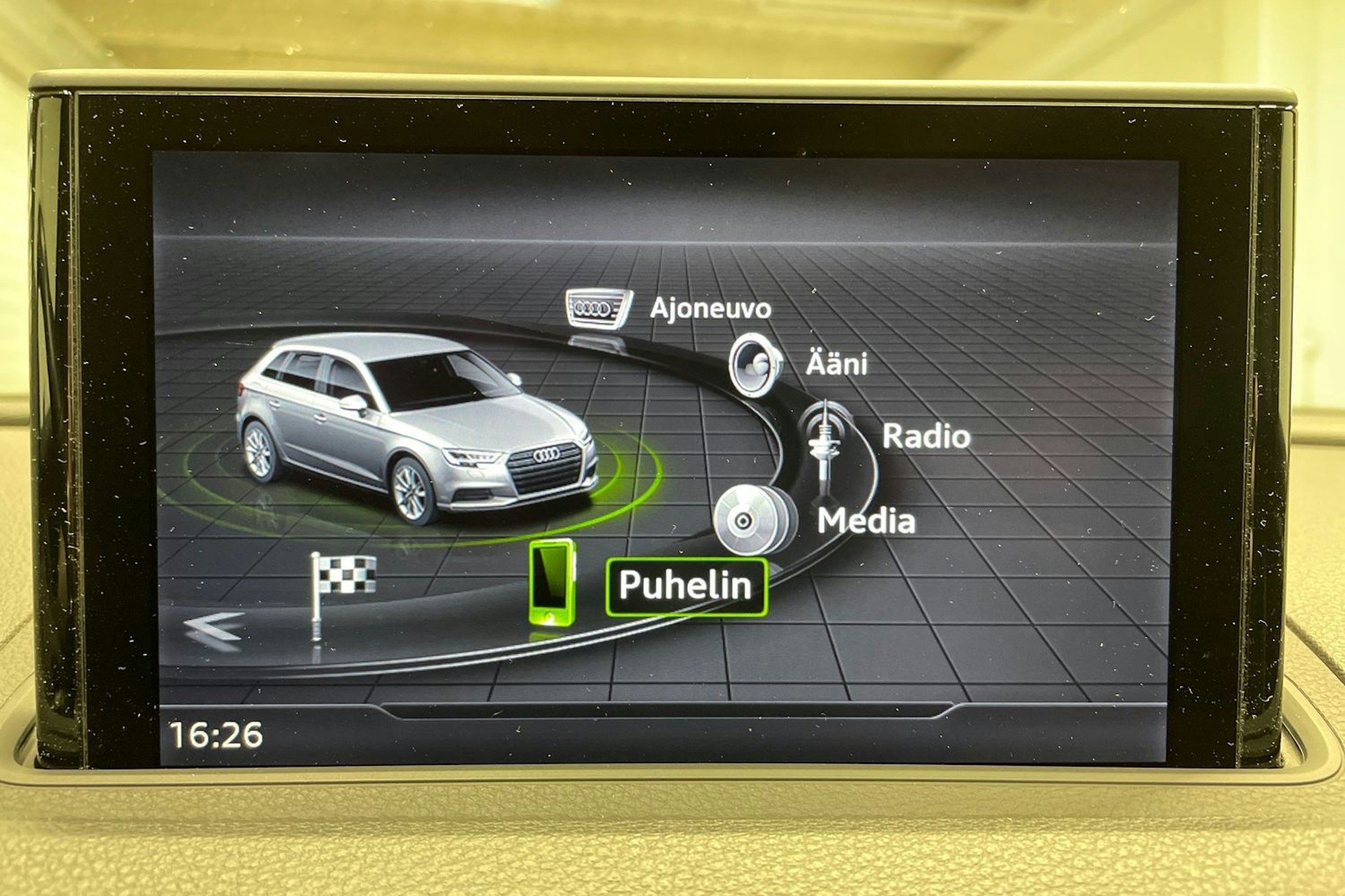 Punainen Audi S3 2019 kuva 17.