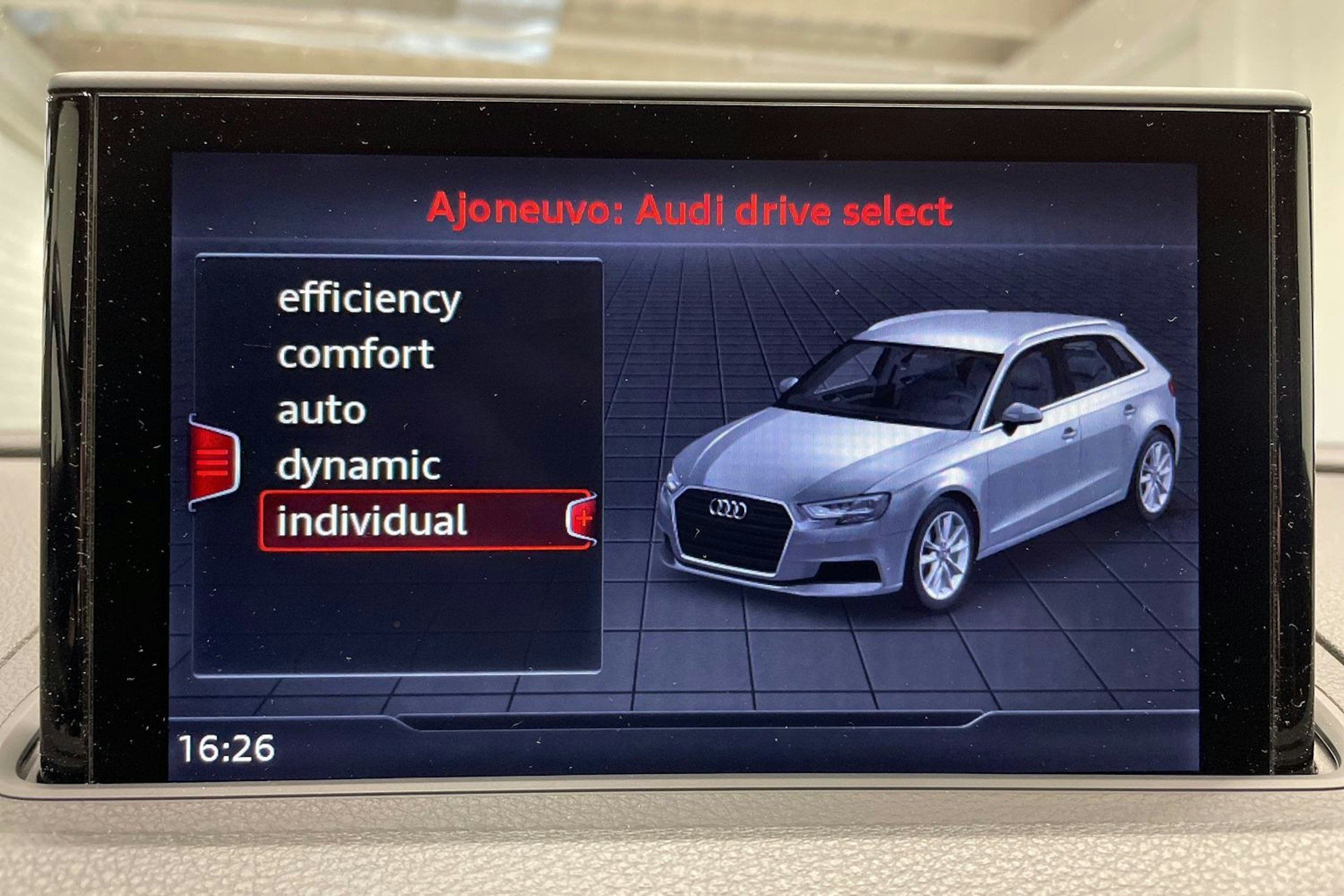 Punainen Audi S3 2019 kuva 18.
