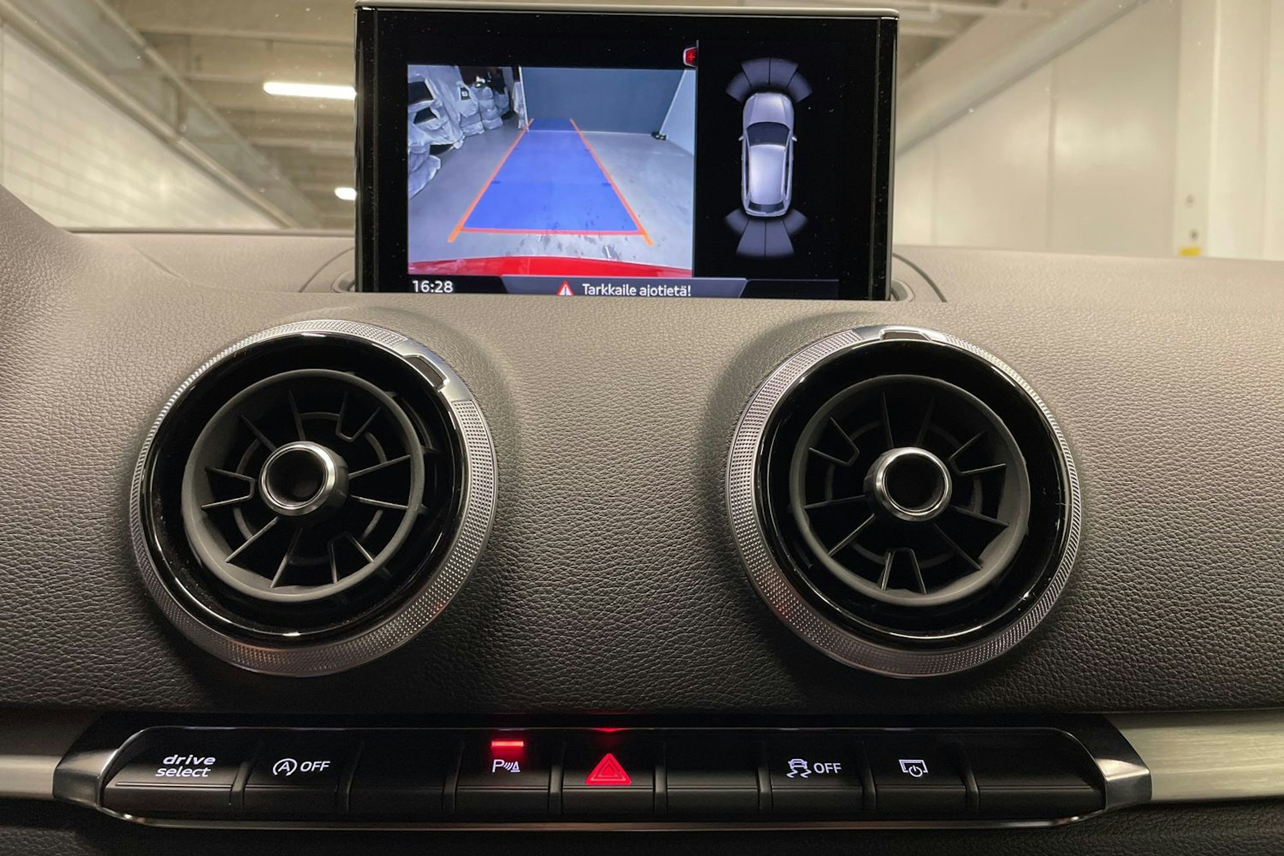 Punainen Audi S3 2019 kuva 20.