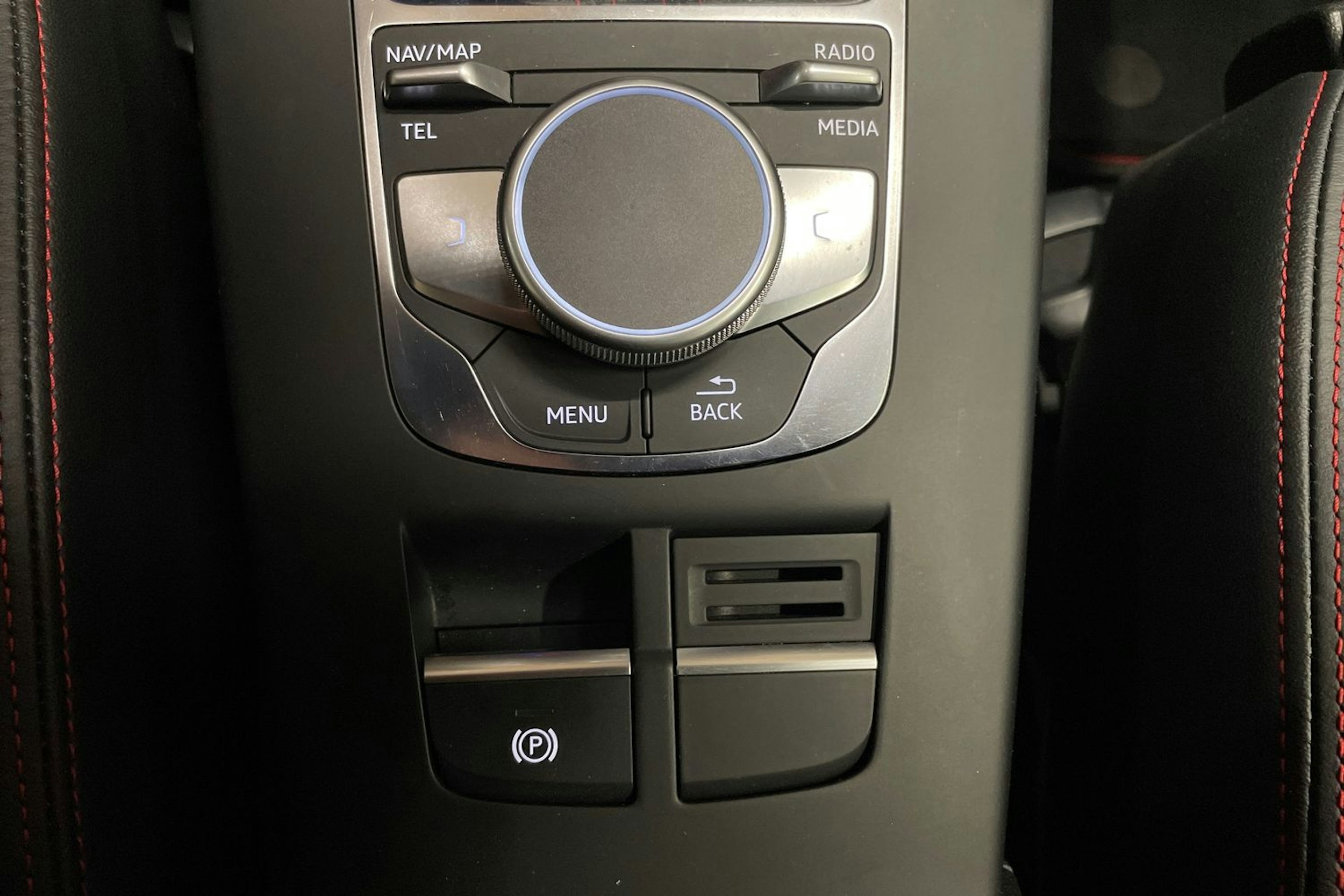 Punainen Audi S3 2019 kuva 23.