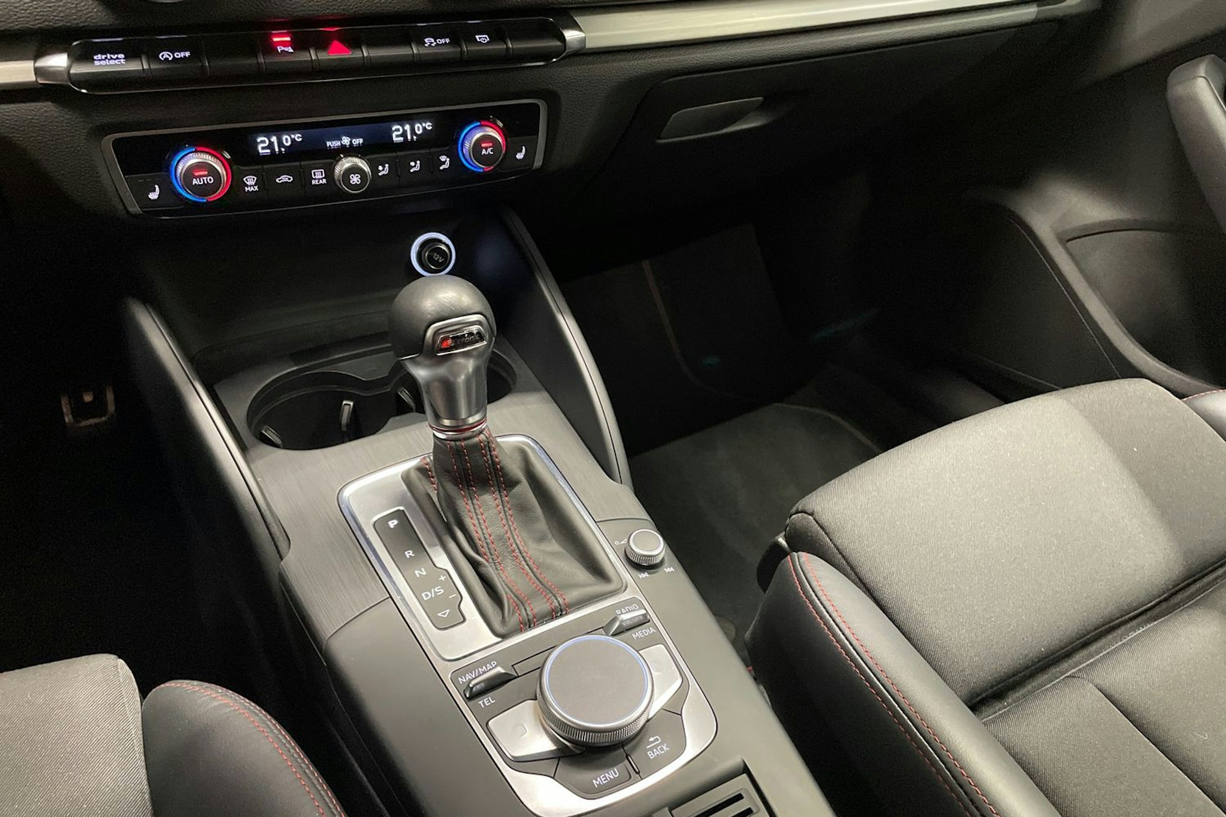 Punainen Audi S3 2019 kuva 24.