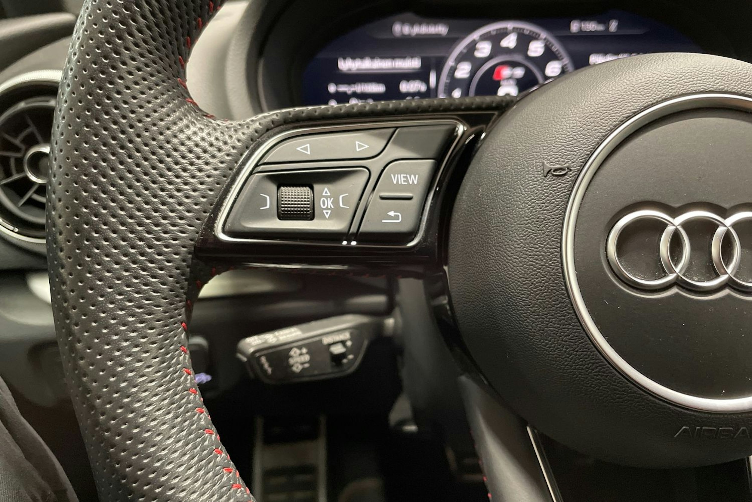 Punainen Audi S3 2019 kuva 27.