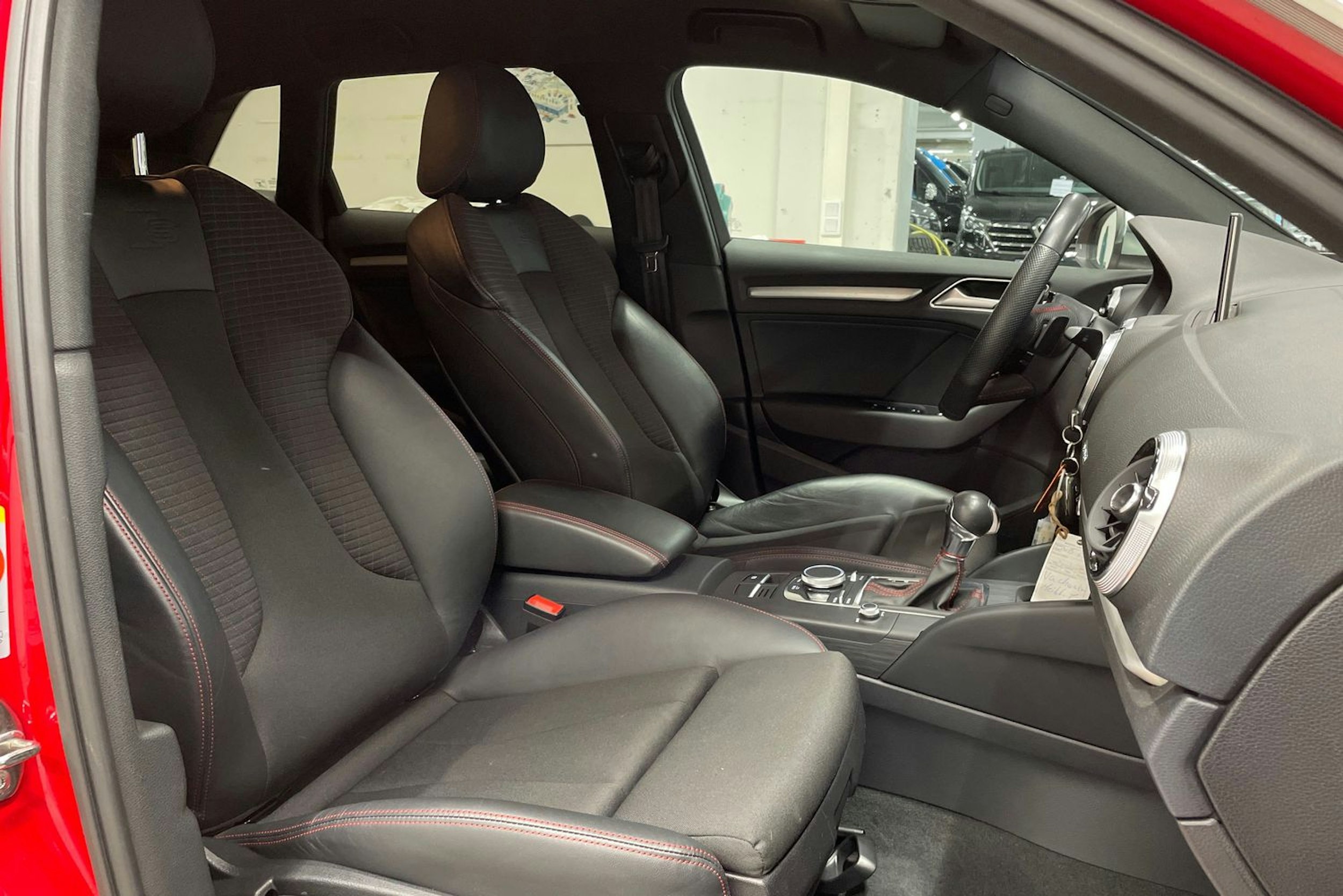 Punainen Audi S3 2019 kuva 29.