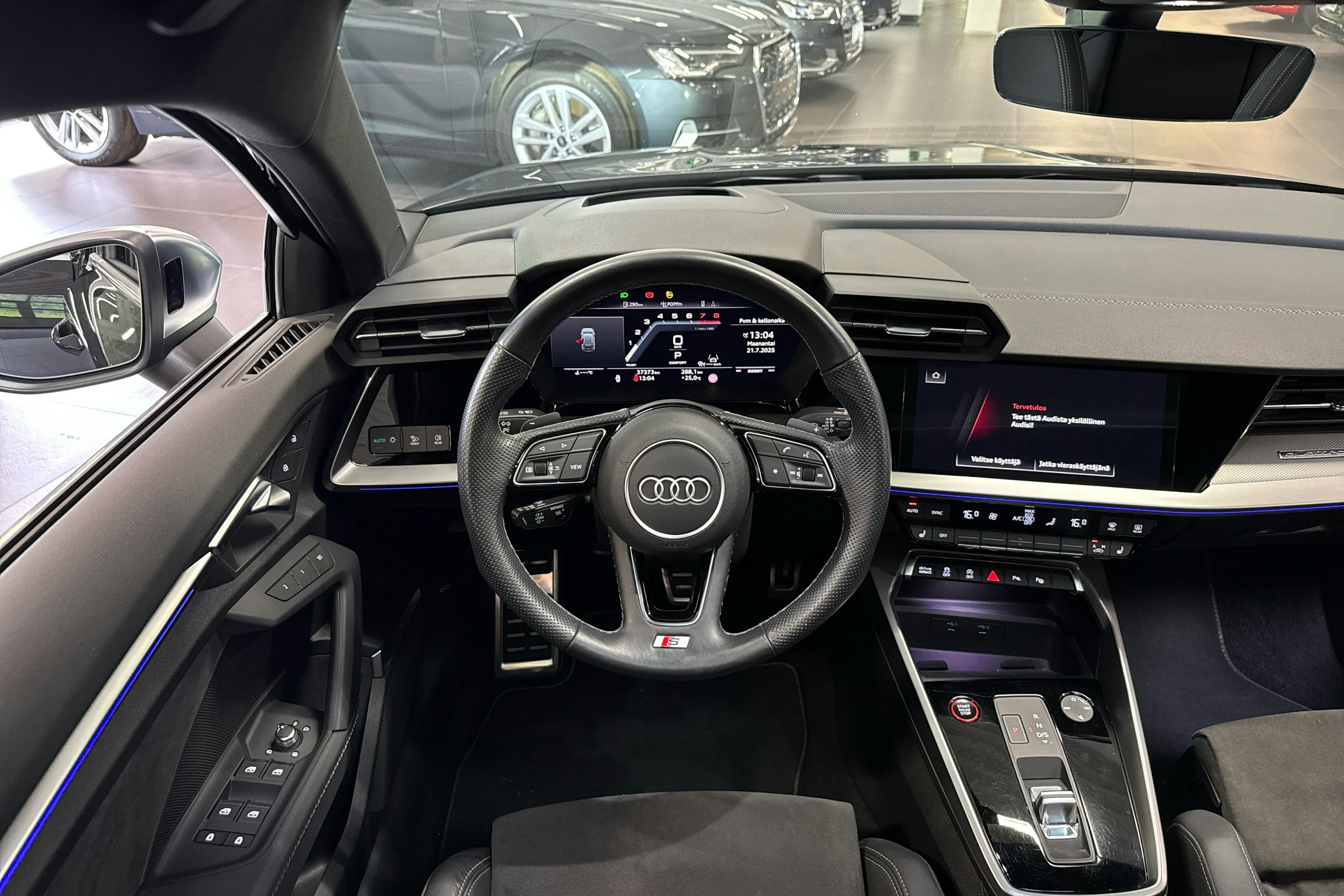 Musta Audi S3 2021 kuva 7.