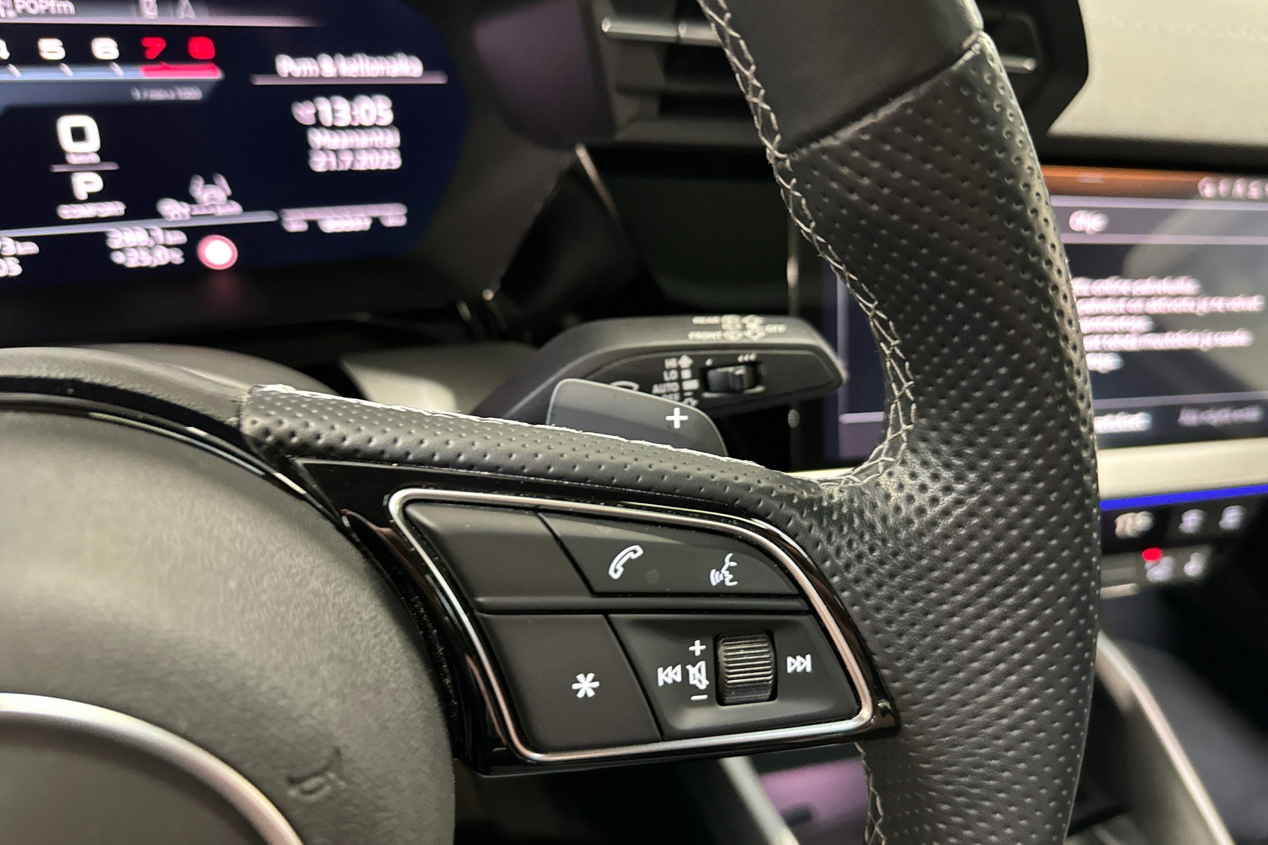 Musta Audi S3 2021 kuva 14.