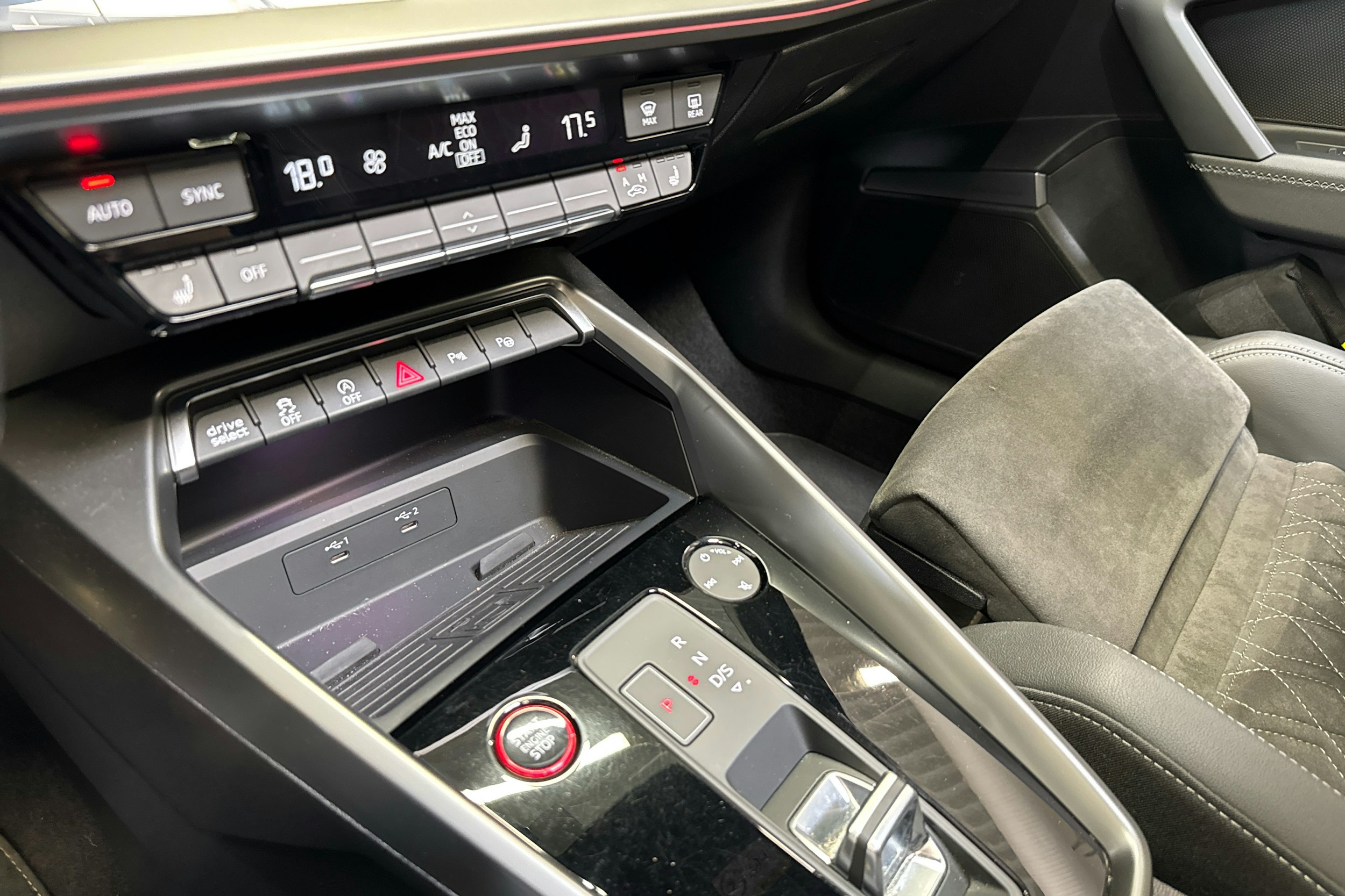 Musta Audi S3 2021 kuva 27.