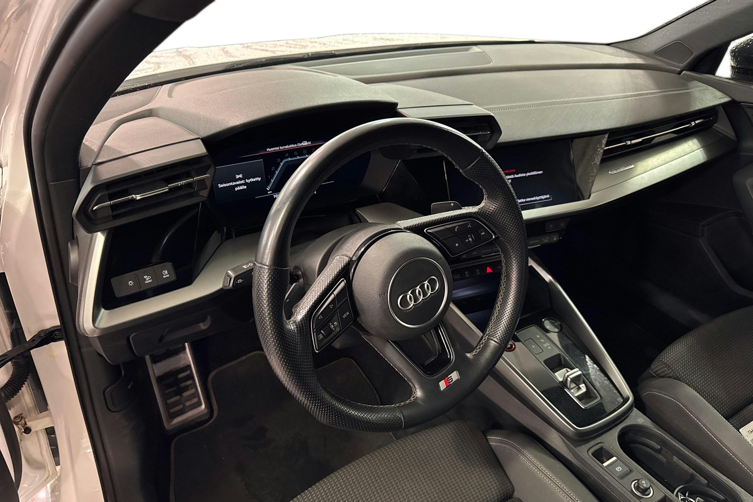 Valkoinen Audi S3 2021 kuva 3.