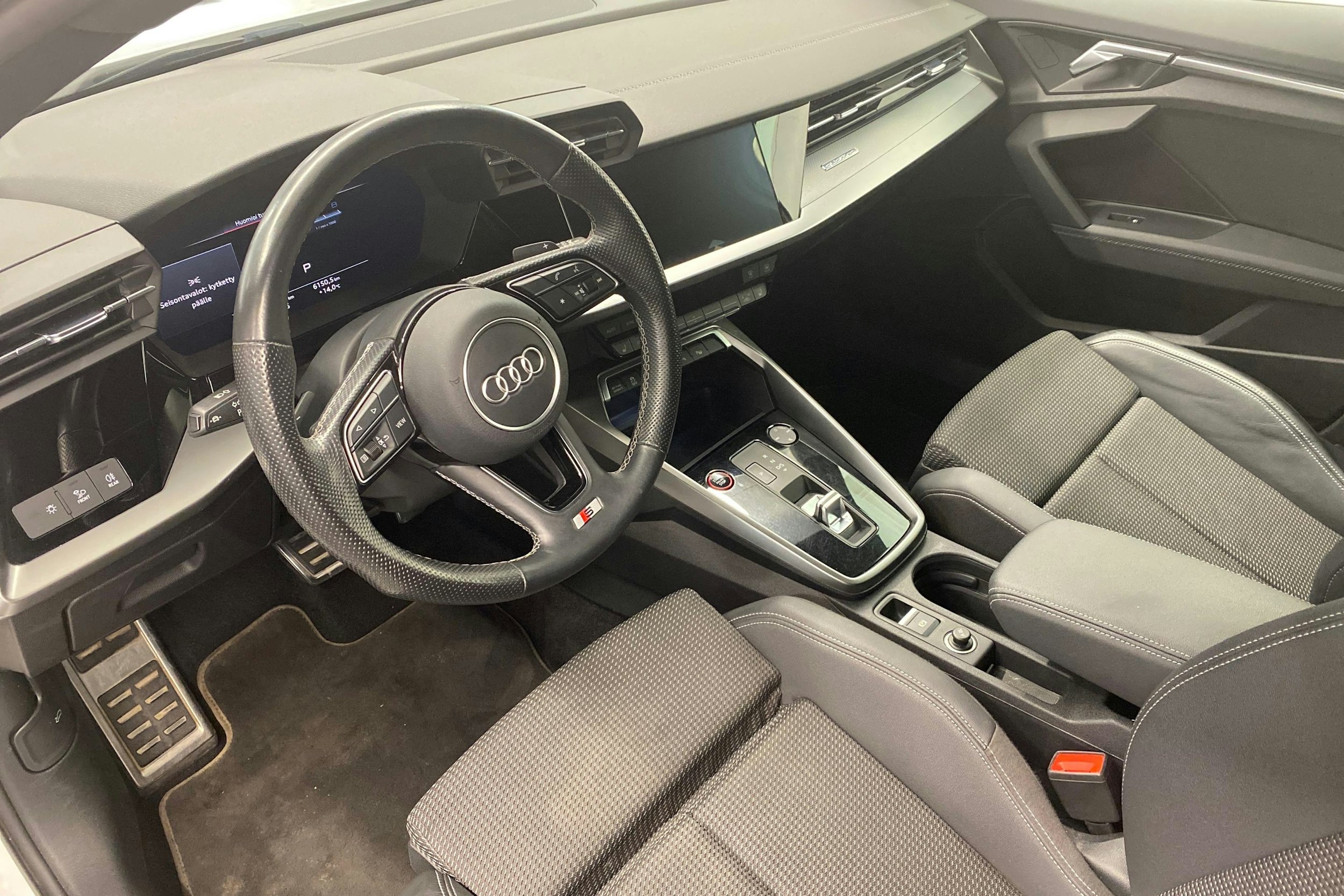 Valkoinen Audi S3 2021 kuva 7.