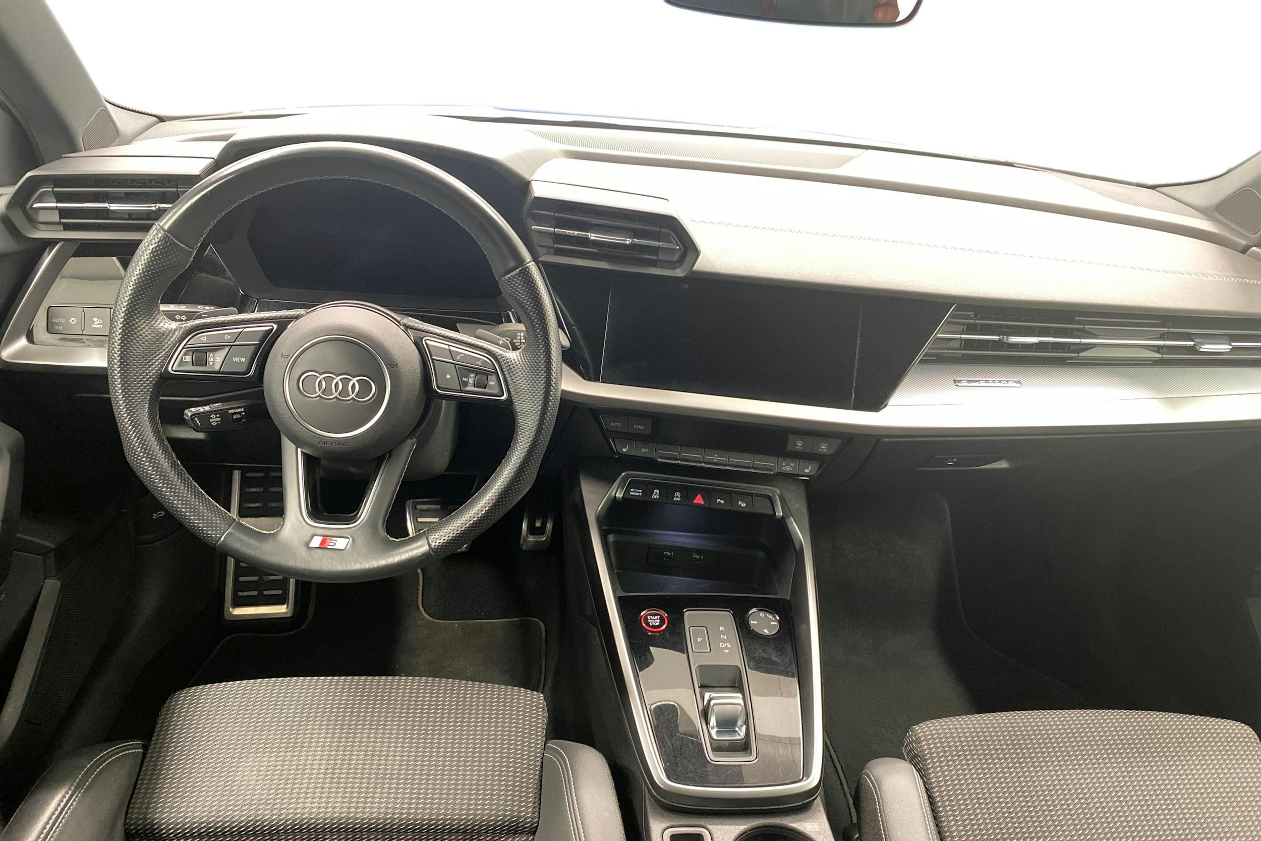 Valkoinen Audi S3 2021 kuva 9.