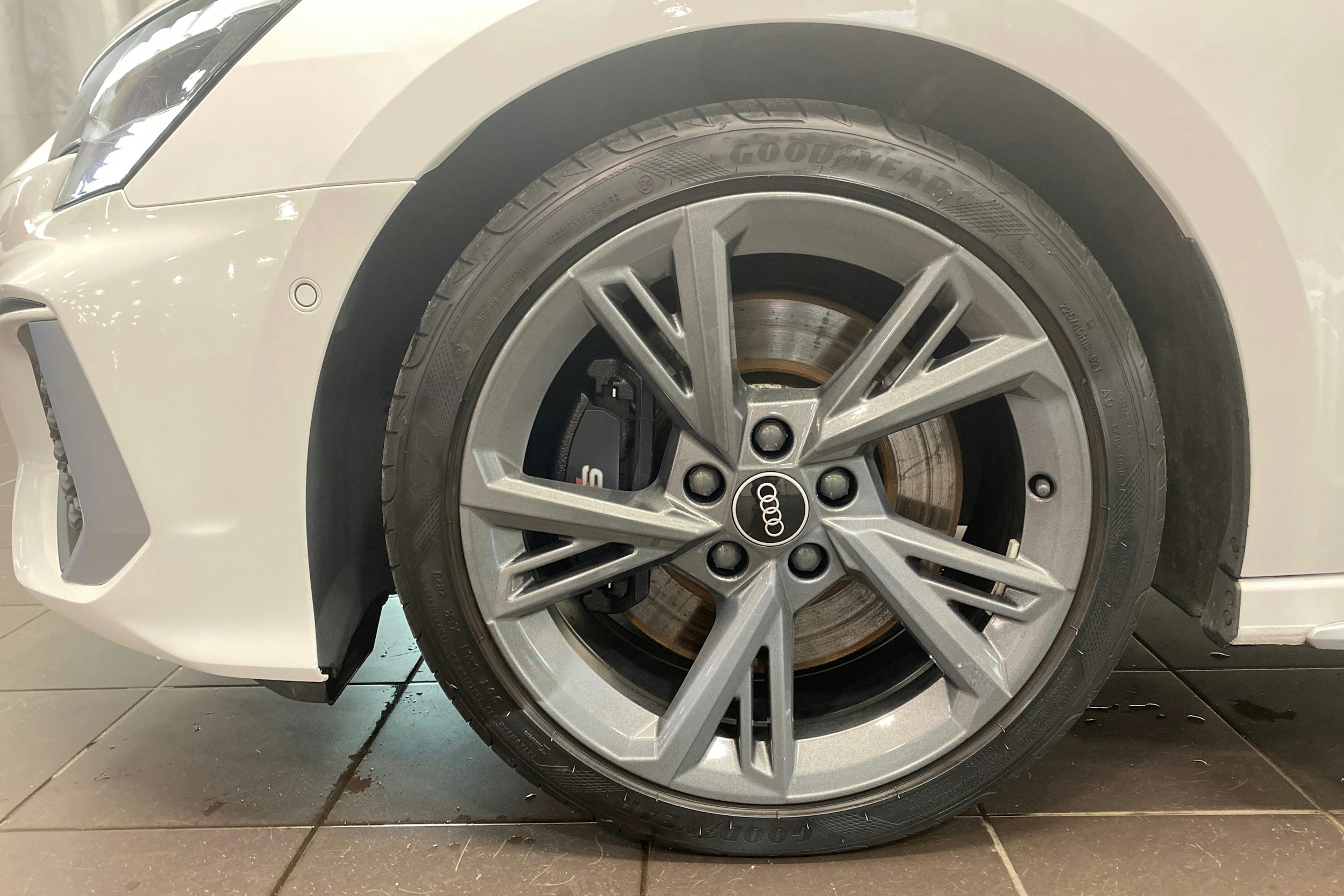 Valkoinen Audi S3 2021 kuva 11.