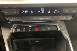 Valkoinen Audi S3 2021 kuva 17.