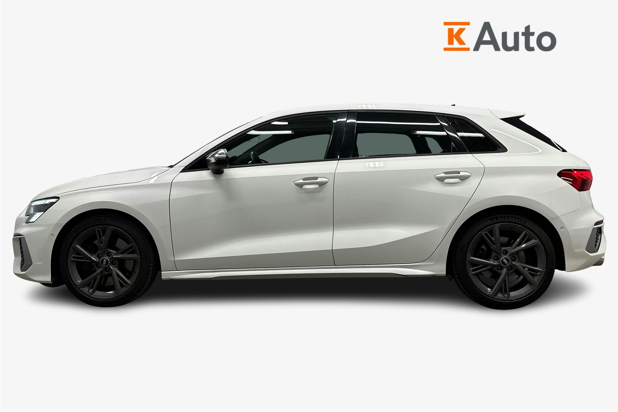 valkoinen Audi S3 2021 kuva 6.