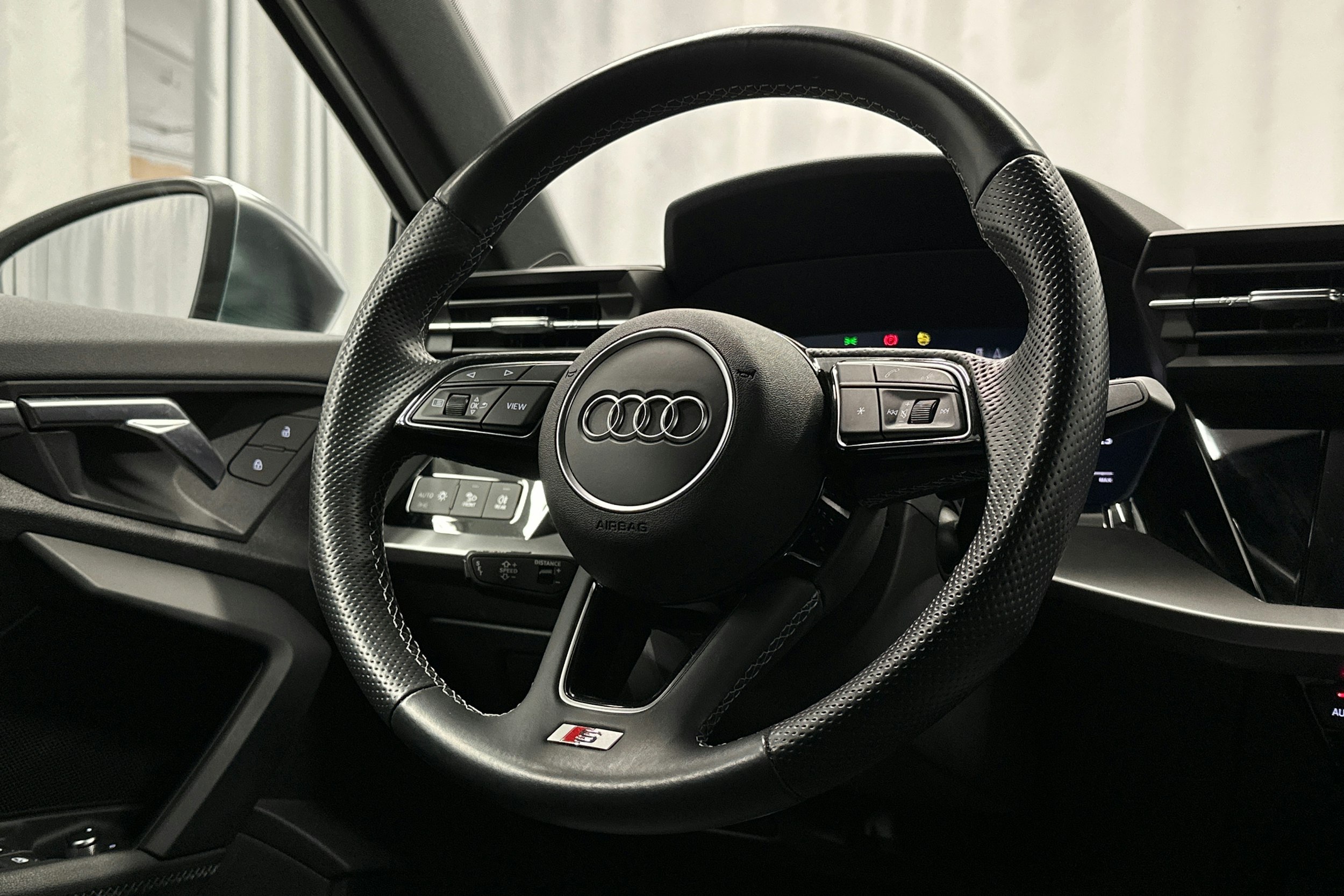 valkoinen Audi S3 2021 kuva 9.