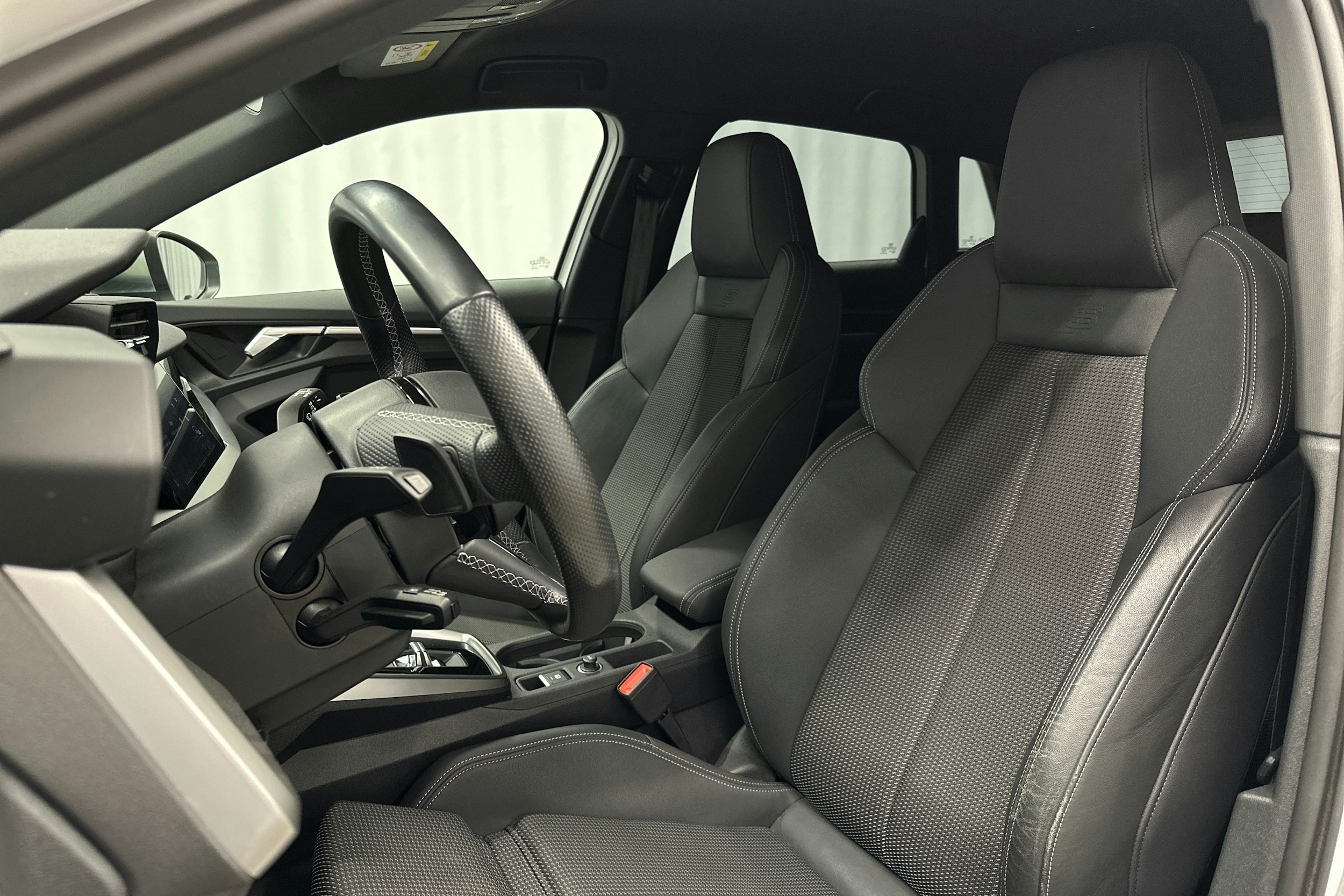 valkoinen Audi S3 2021 kuva 22.
