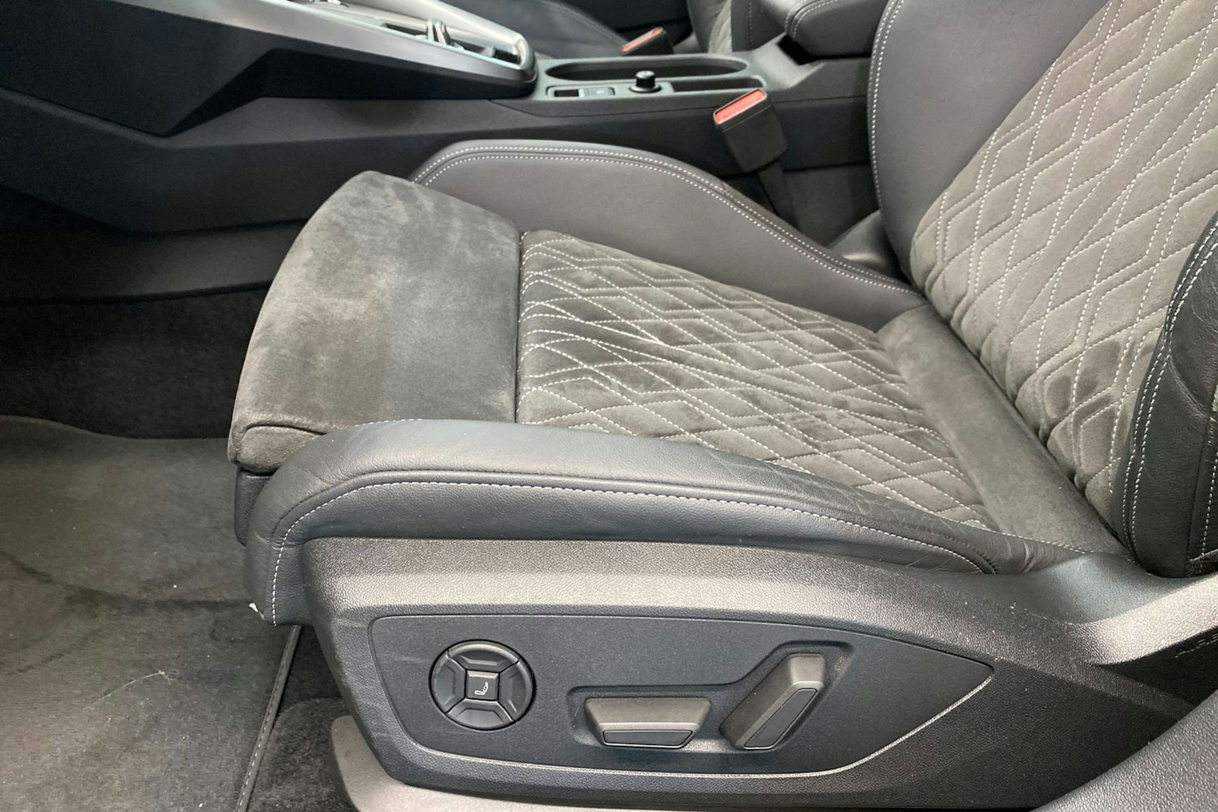 met. musta Audi S3 2021 kuva 29.