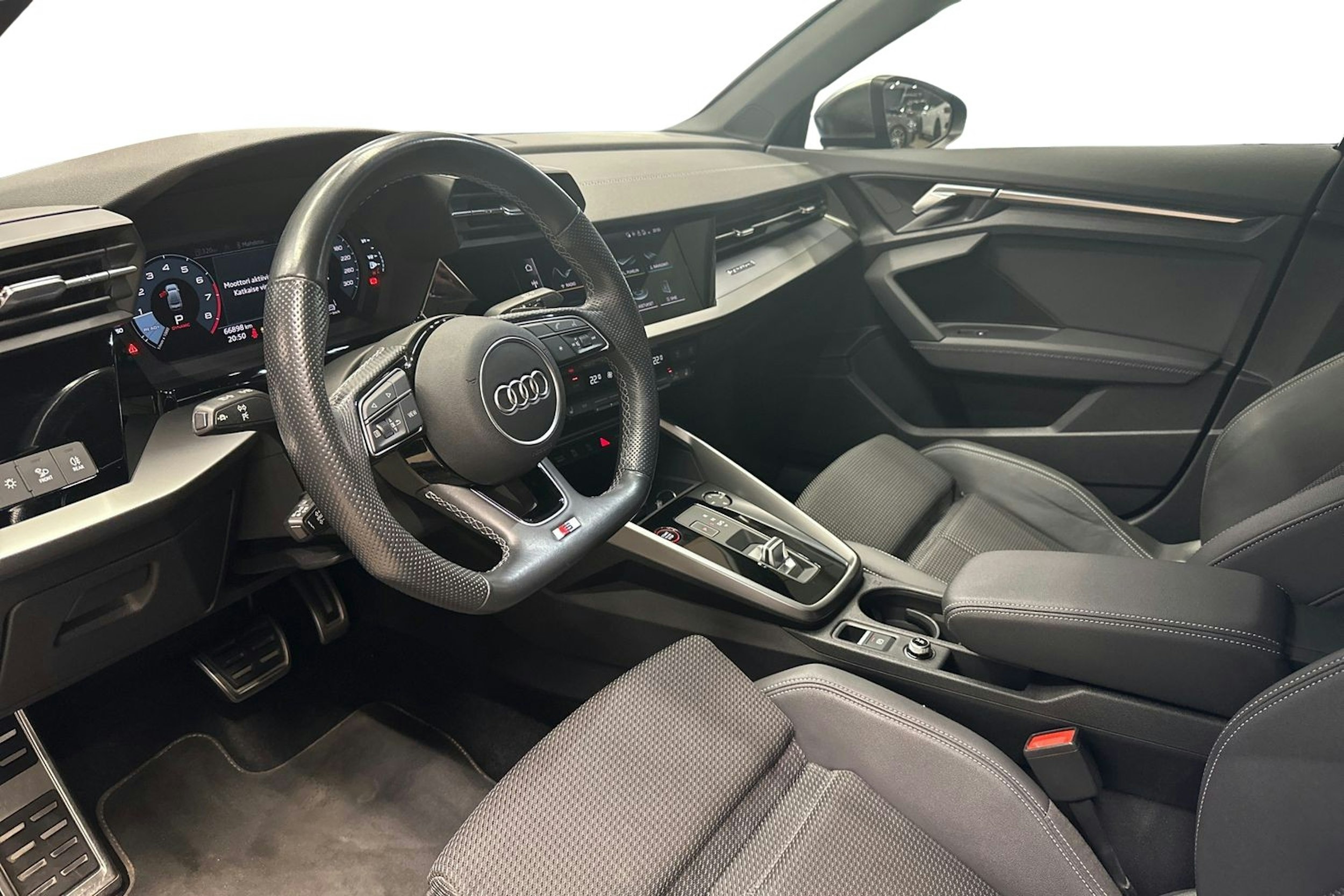 sininen Audi S3 2021 kuva 7.